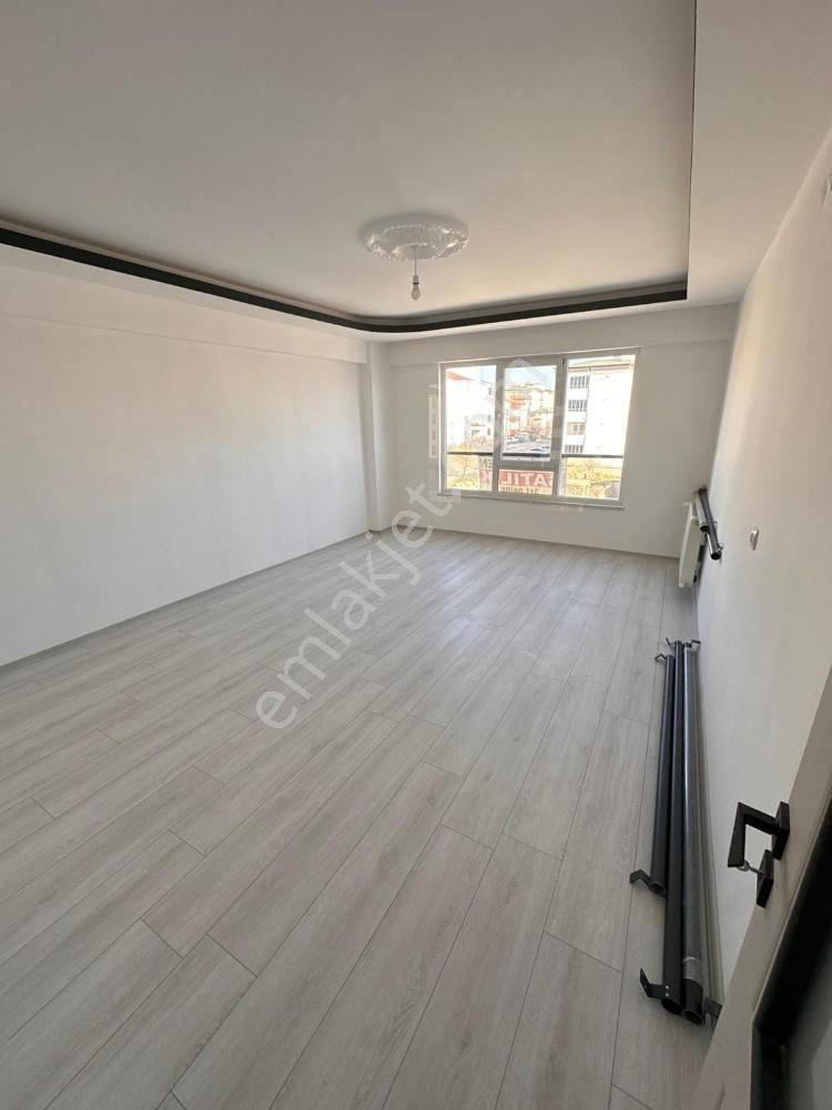 Kaliteli Malzemeleri Şık Tasarımıyla 3+1 Sıfır Satılık Daire - Görsel 14