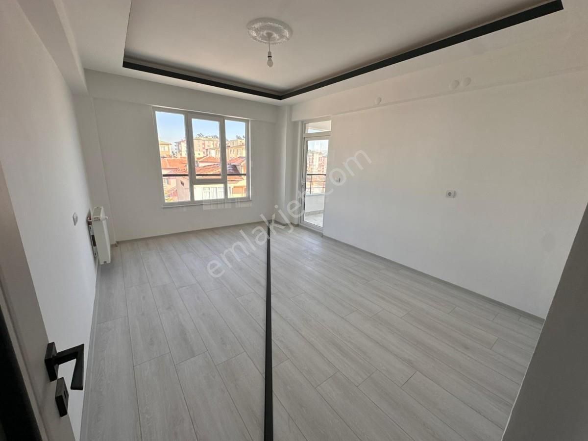 Kaliteli Malzemeleri Şık Tasarımıyla 3+1 Sıfır Satılık Daire - Görsel 12