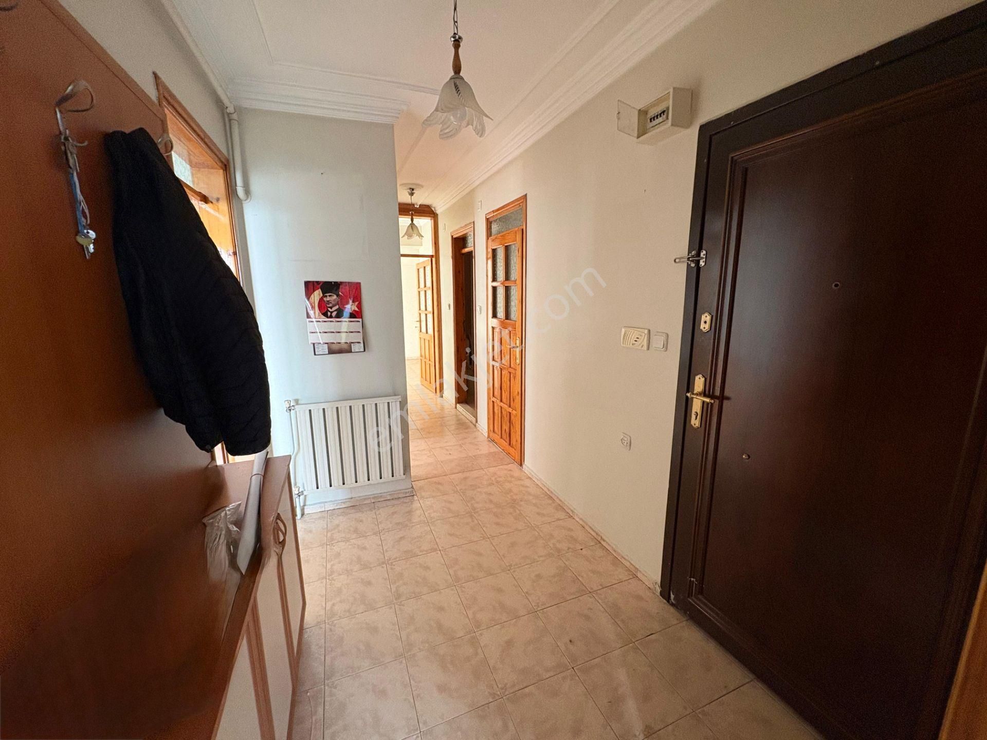 Buca Şirinyer Güven Mahallesi Migros Karşısı Noter Yanı Arakat 120m2/2.kat//2+1 Daire