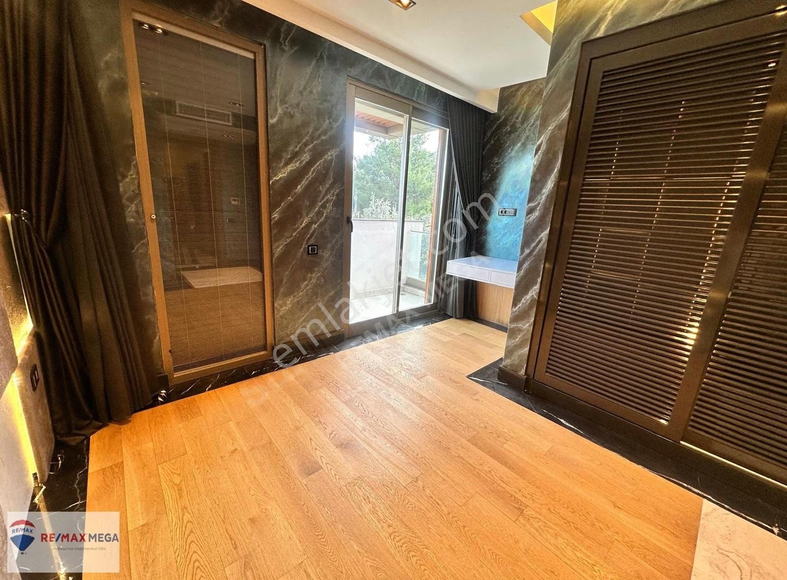 Düzlerçamında Asansörlü Yüksek Galeri Boşluğu Bulunan Villa - Görsel 7