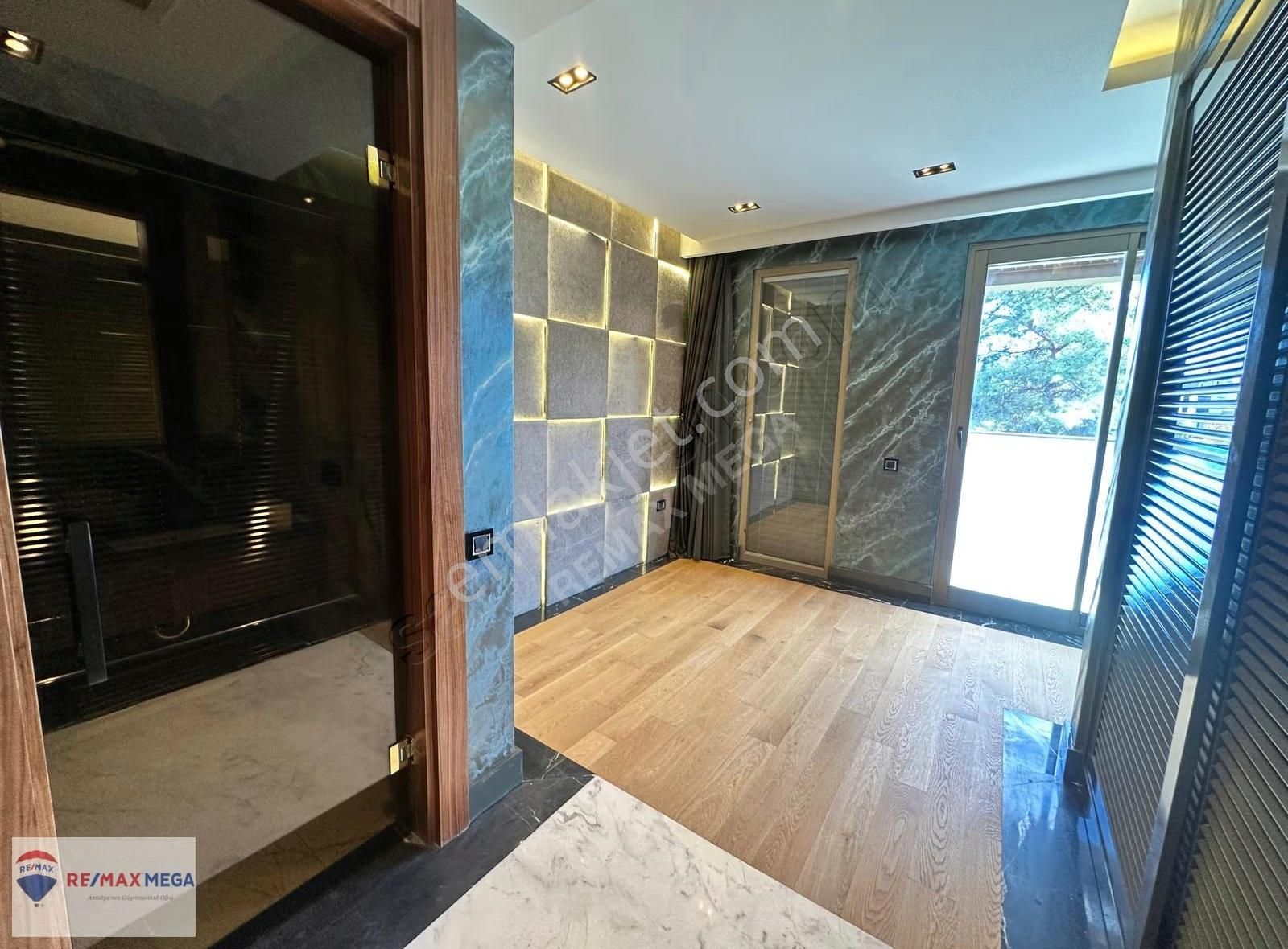 Düzlerçamında Asansörlü Yüksek Galeri Boşluğu Bulunan Villa - Görsel 33