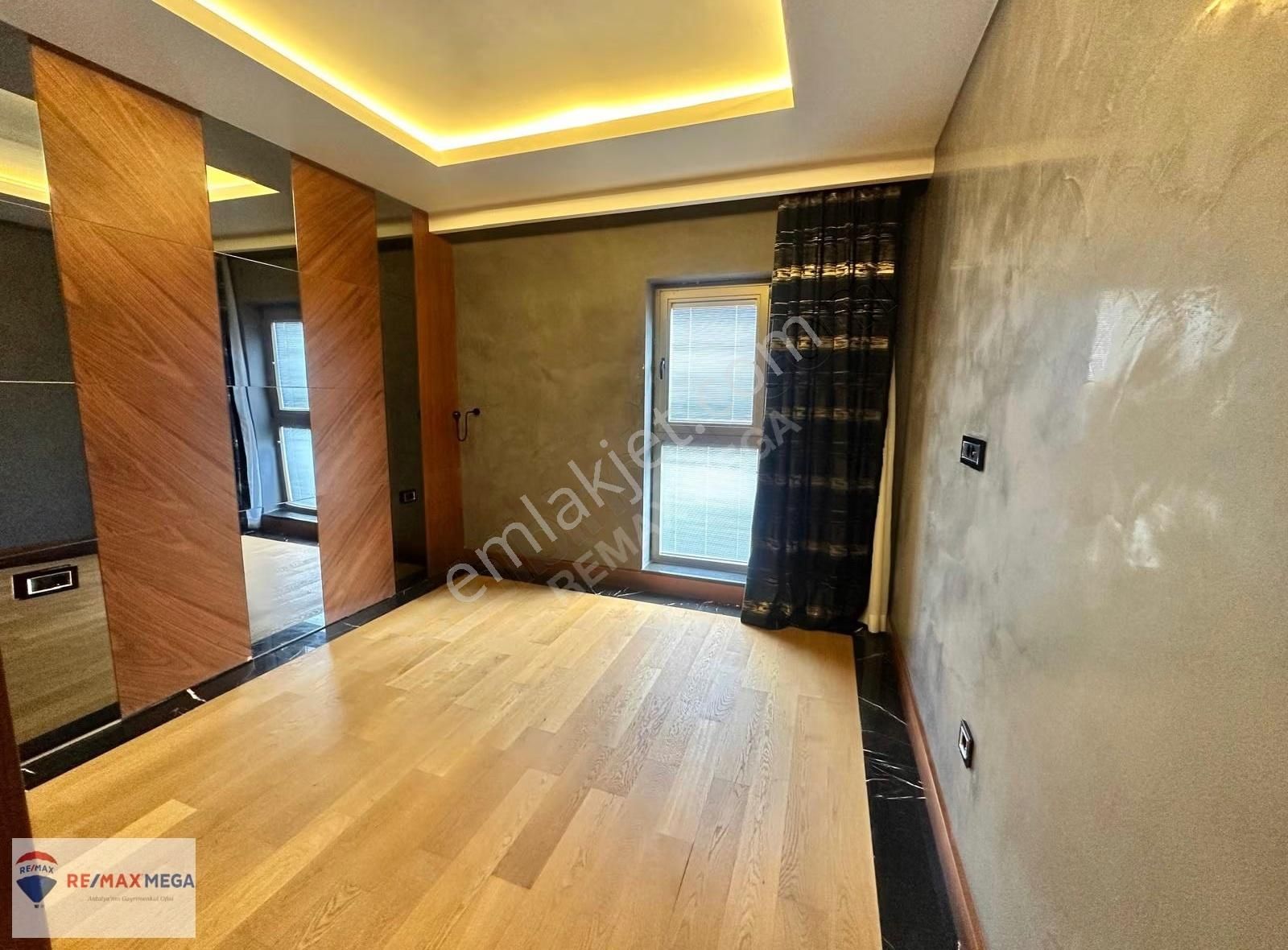 Düzlerçamında Asansörlü Yüksek Galeri Boşluğu Bulunan Villa - Görsel 9