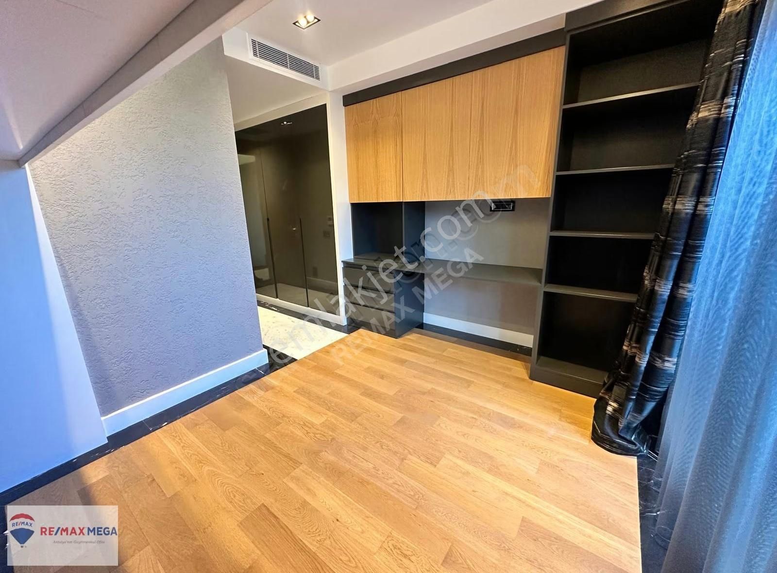 Düzlerçamında Asansörlü Yüksek Galeri Boşluğu Bulunan Villa - Görsel 8