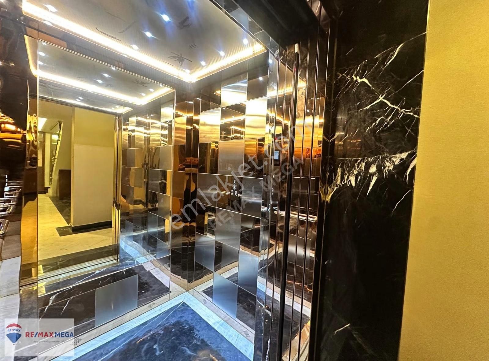 Düzlerçamında Asansörlü Yüksek Galeri Boşluğu Bulunan Villa - Görsel 21