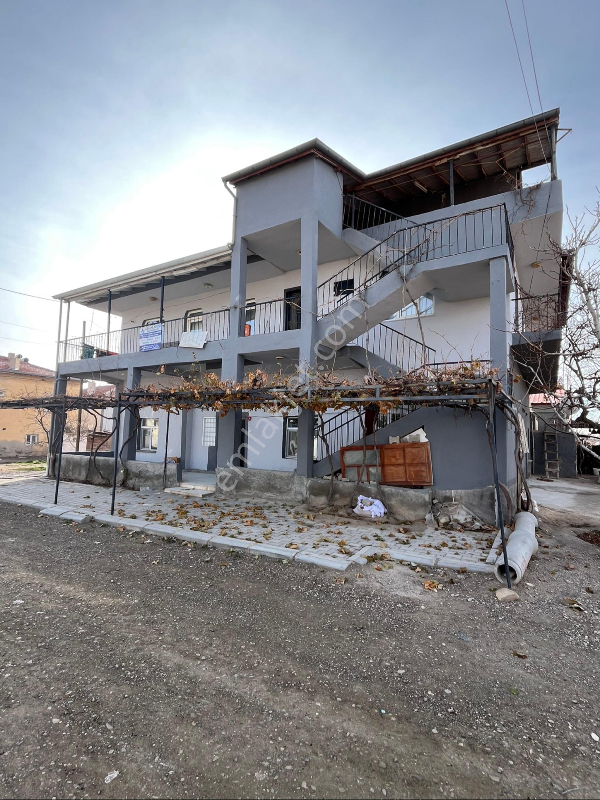 Niğde Bor Kemerhisar 2.5 Doğalgazlı Ev