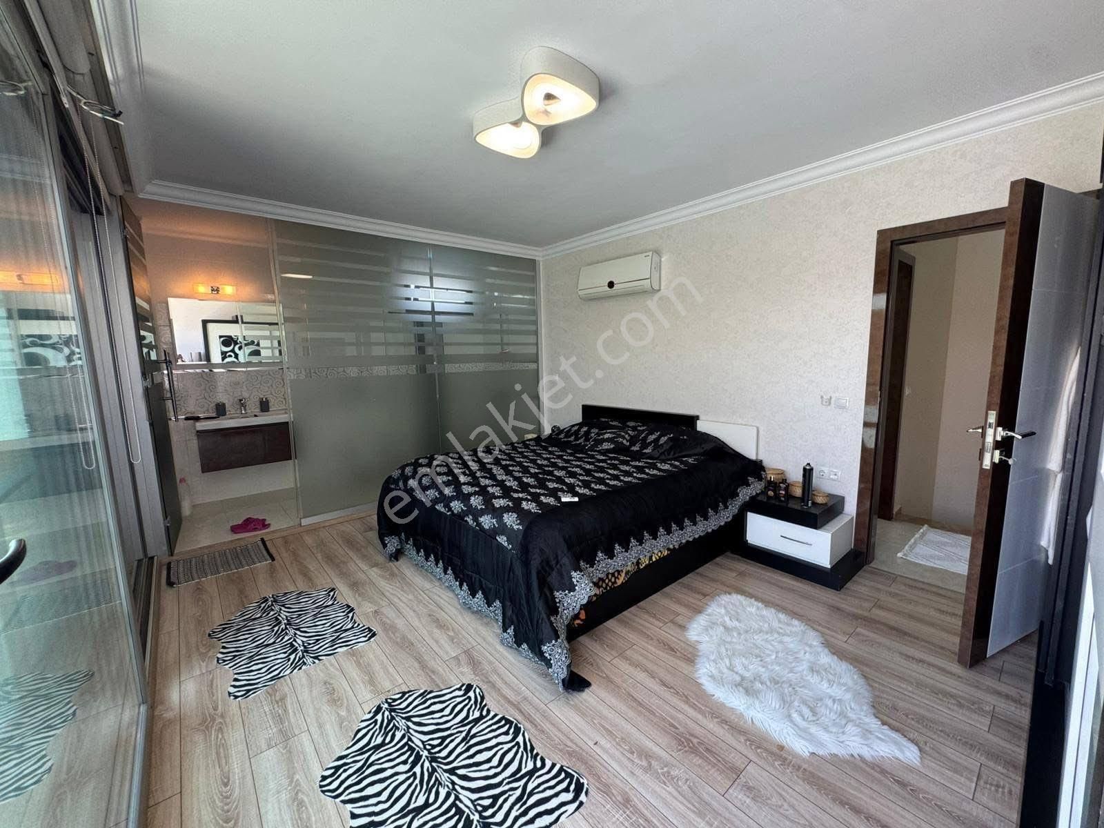 Kuşadası Karaova Da Havuzlu Site İçerisinde 3+1 Villa - Görsel 14