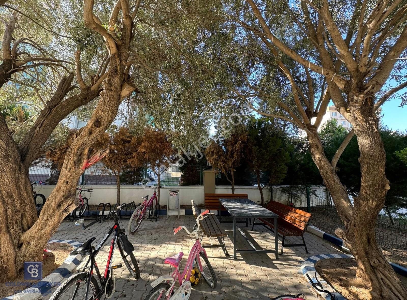 Çiğli Havuzlu Sitede Eşyalı Büyük 1+1 Kiralık Daire - Görsel 30