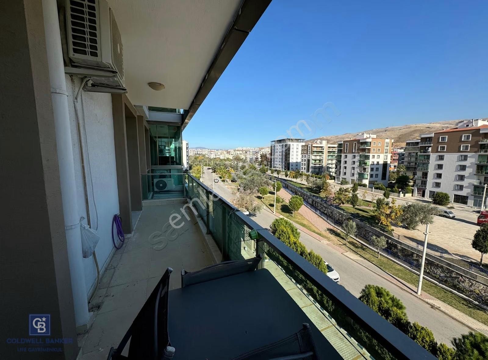 Çiğli Havuzlu Sitede Eşyalı Büyük 1+1 Kiralık Daire - Görsel 25