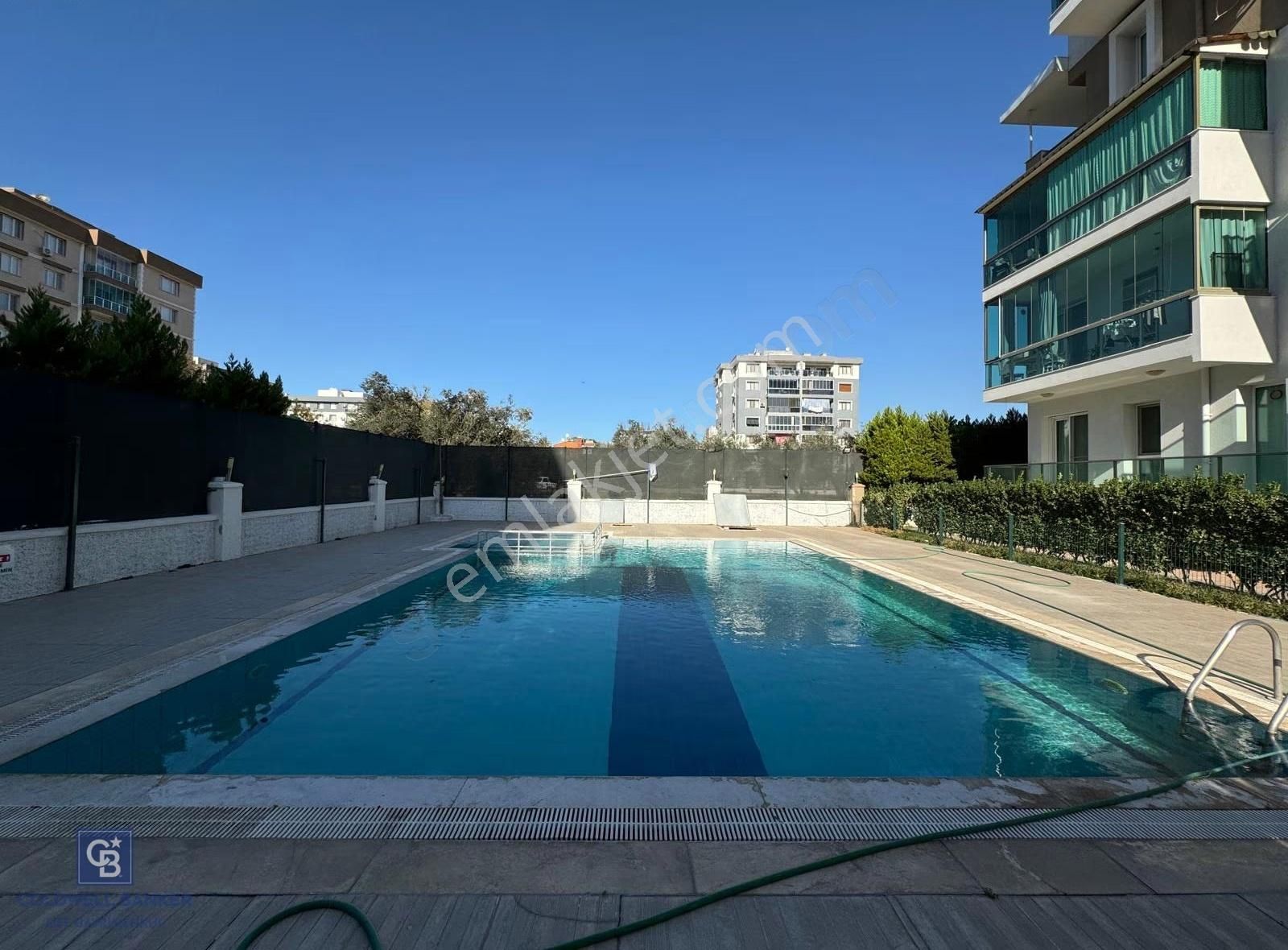 Çiğli Havuzlu Sitede Eşyalı Büyük 1+1 Kiralık Daire - Görsel 4