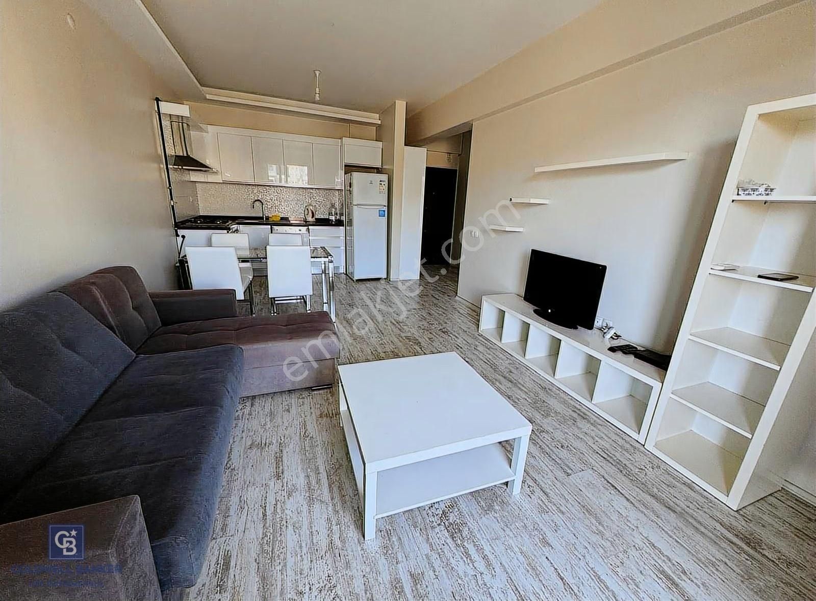 Çiğli Havuzlu Sitede Eşyalı Büyük 1+1 Kiralık Daire