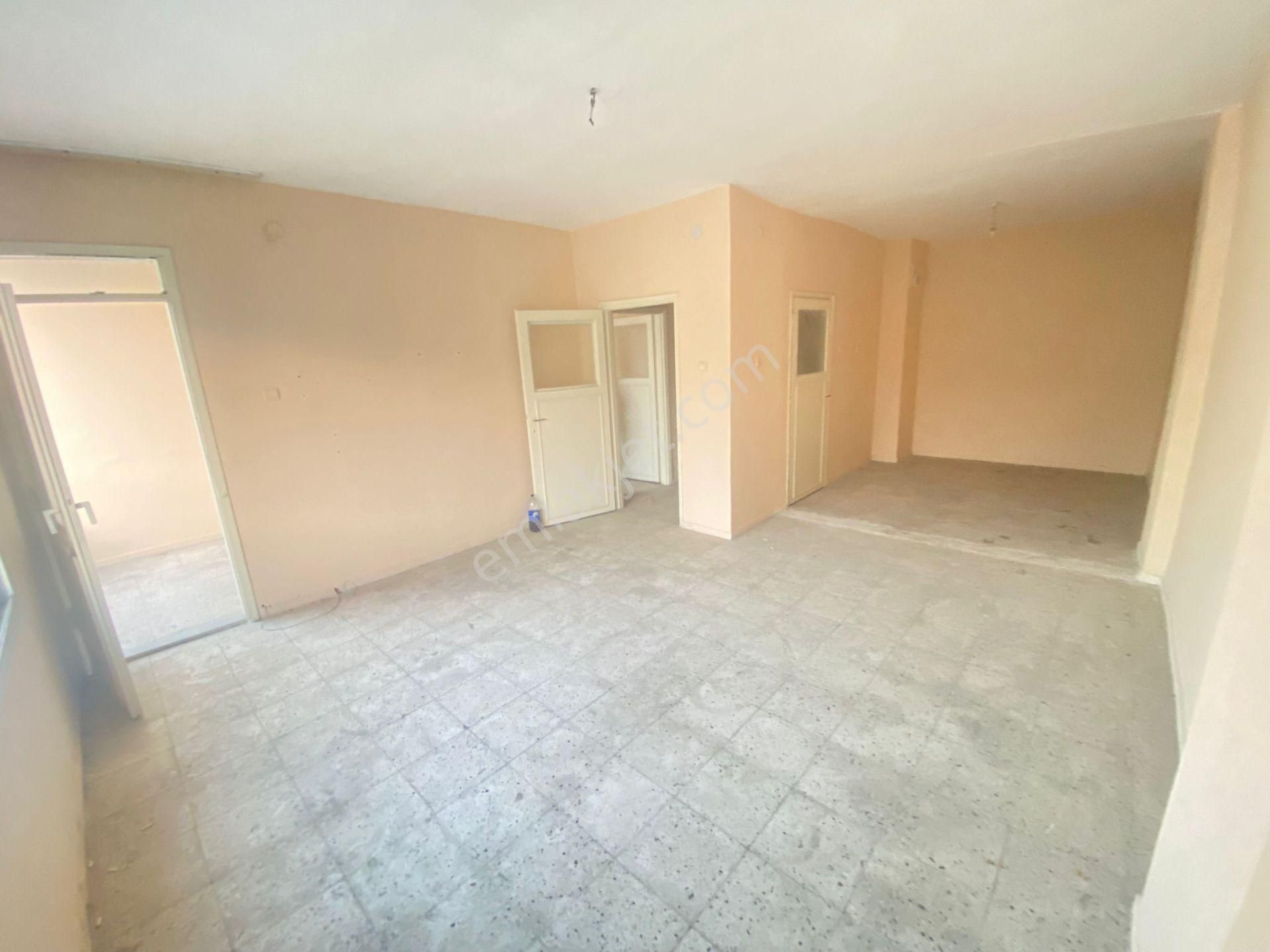 Prestij'den Cumhuriyet'te Geniş Oturumlu 3+1 Daire