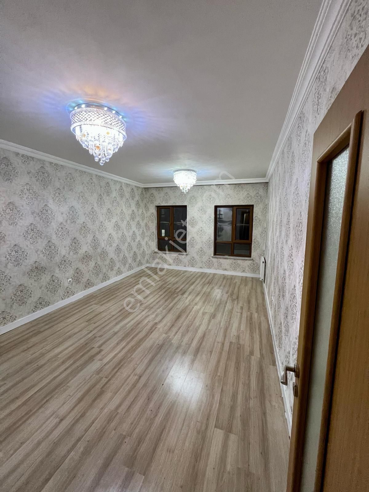 Ulusoy Gayrimenkul Den Seyrantepe Seç Konutlarında Satılık 3+1 Ful Duvar Kagıdı Yapılı Çift Balkonlu - Görsel 4