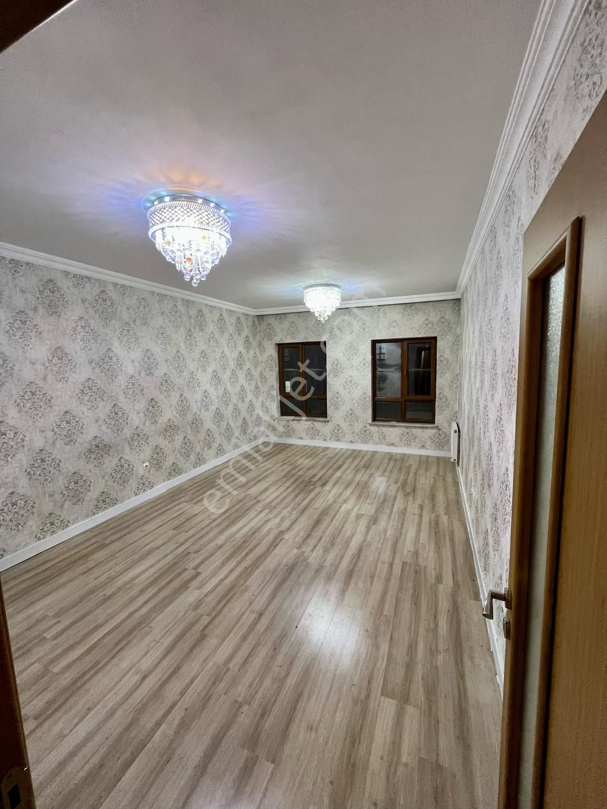 Ulusoy Gayrimenkul Den Seyrantepe Seç Konutlarında Satılık 3+1 Ful Duvar Kagıdı Yapılı Çift Balkonlu - Görsel 3