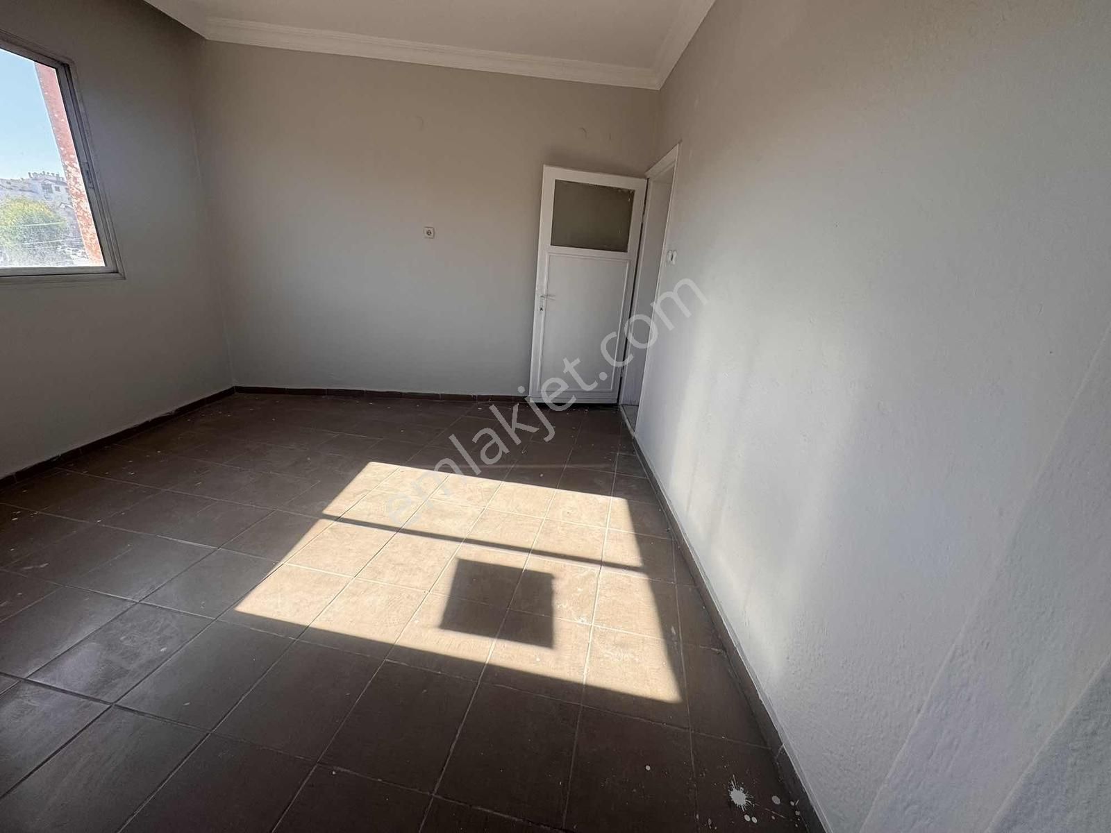 Bayraklıda Cadde Üzeri 2+1 Teraslı Kapalı Mutfaklı Kiralık Daire - Görsel 32