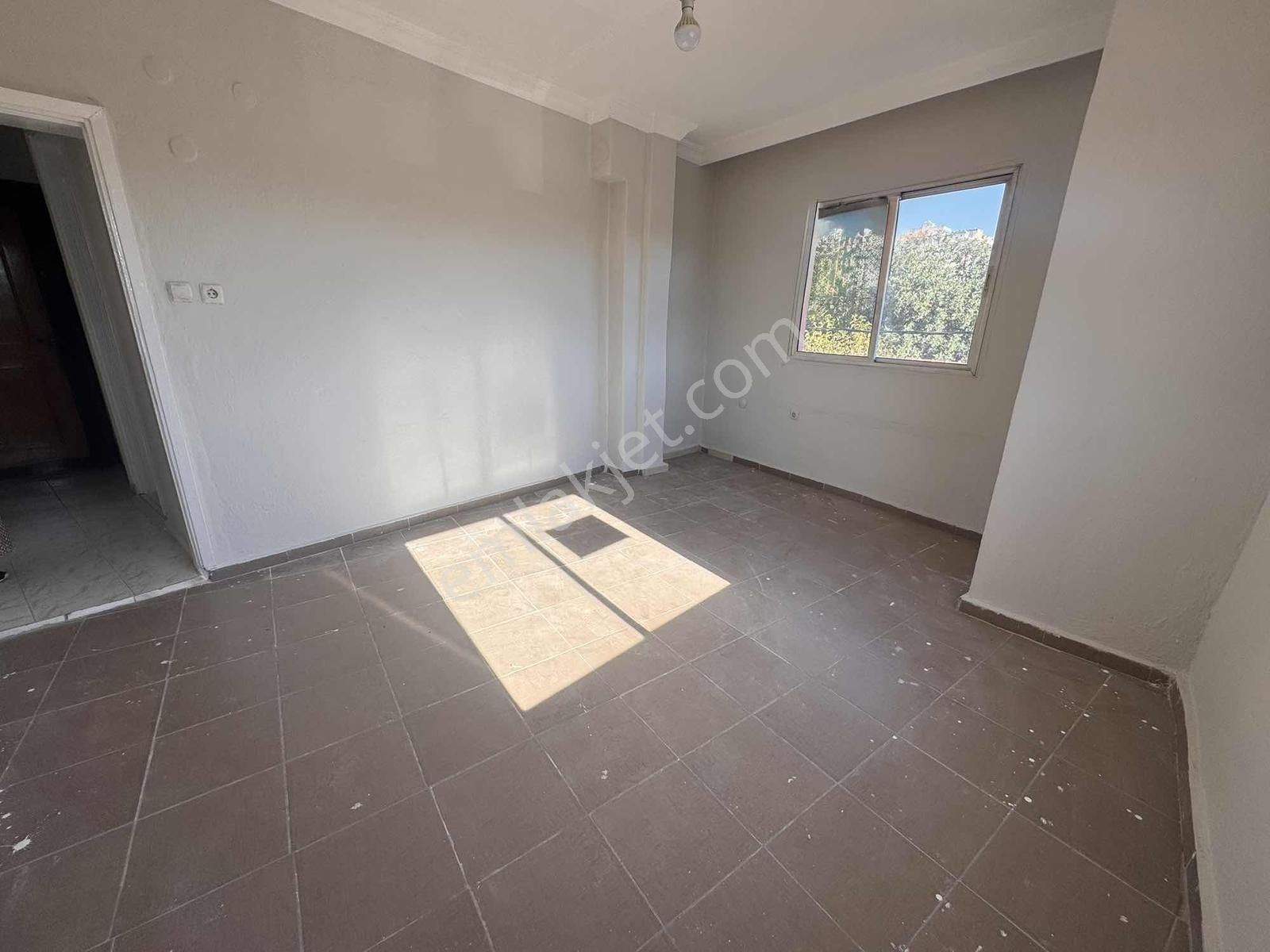 Bayraklıda Cadde Üzeri 2+1 Teraslı Kapalı Mutfaklı Kiralık Daire - Görsel 27