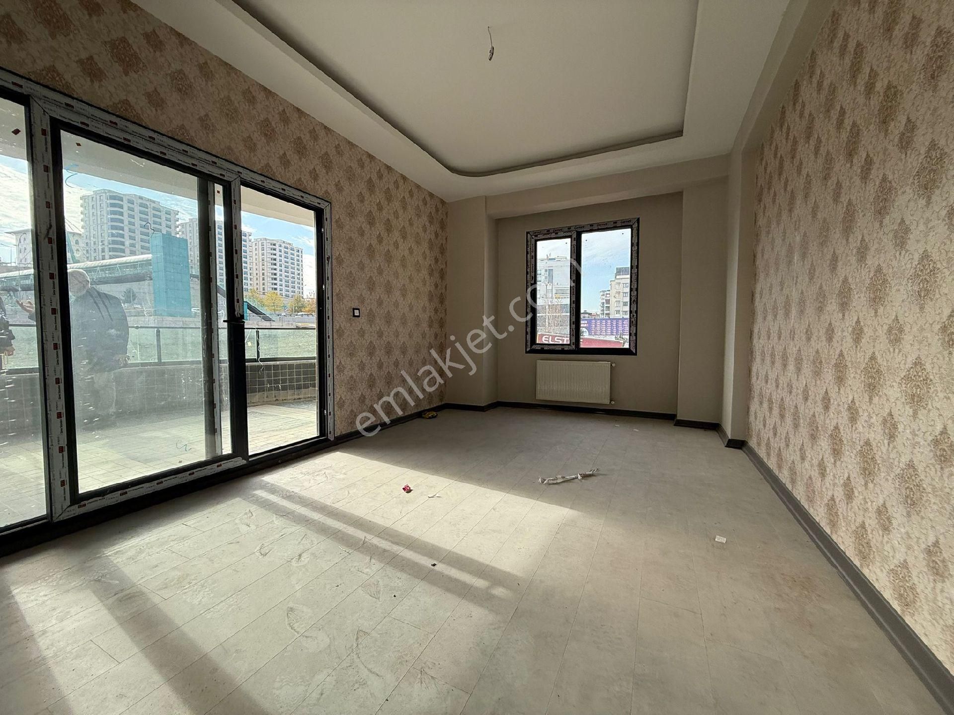 Yavuz Emlak Tan Satılık Daire Arakat Karaköprü Otogar Yanında 5+1 - Görsel 21