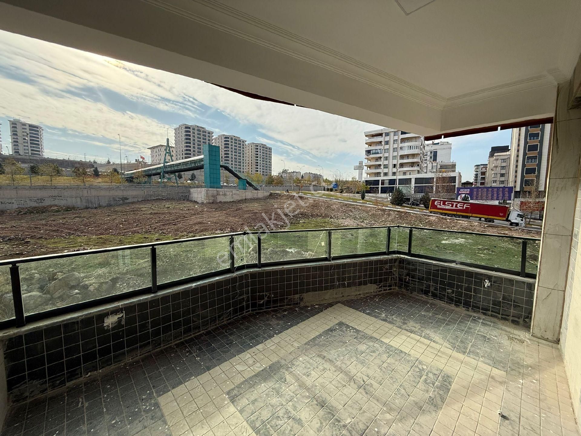 Yavuz Emlak Tan Satılık Daire Arakat Karaköprü Otogar Yanında 5+1 - Görsel 15