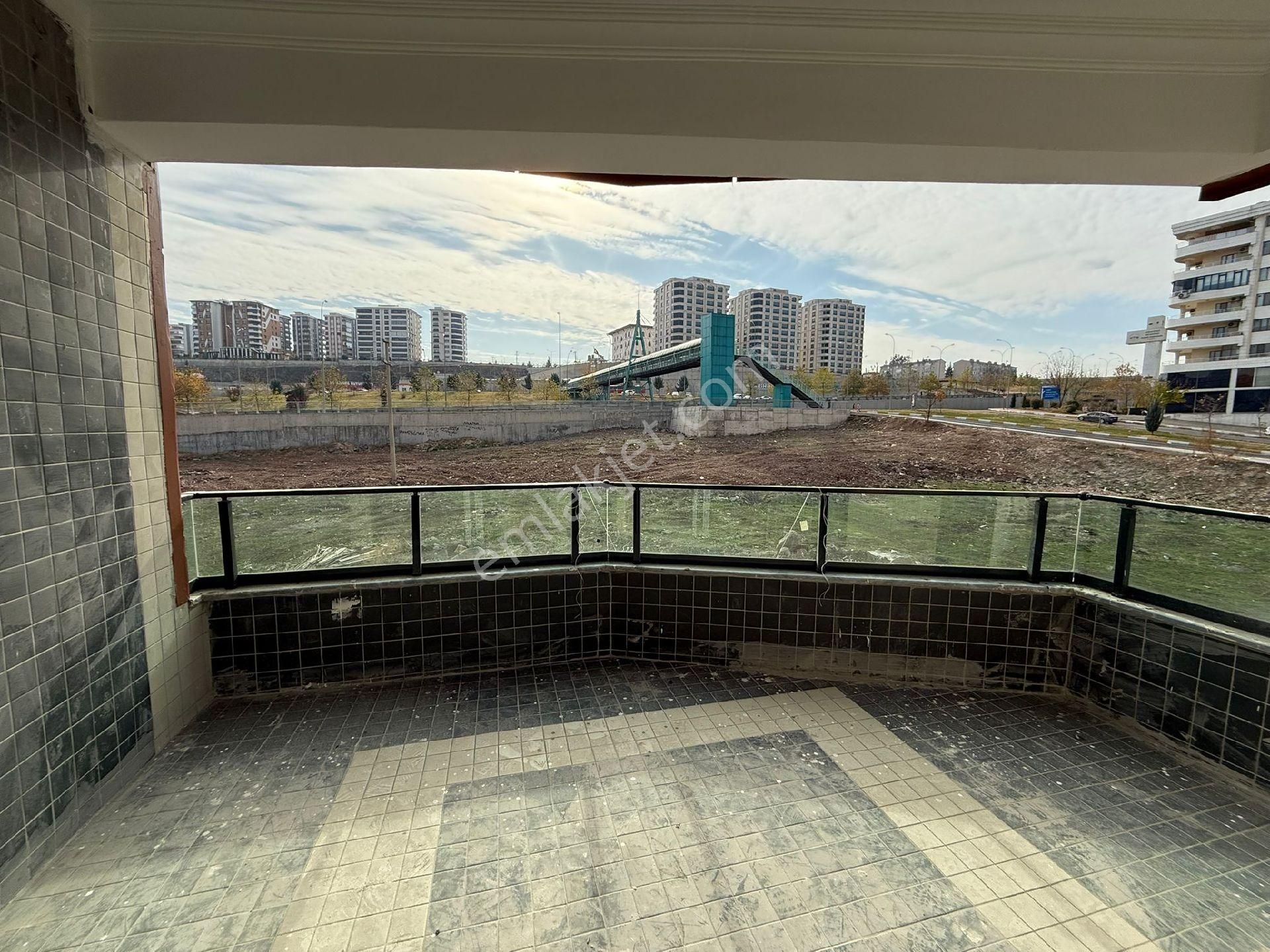 Yavuz Emlak Tan Satılık Daire Arakat Karaköprü Otogar Yanında 5+1 - Görsel 16