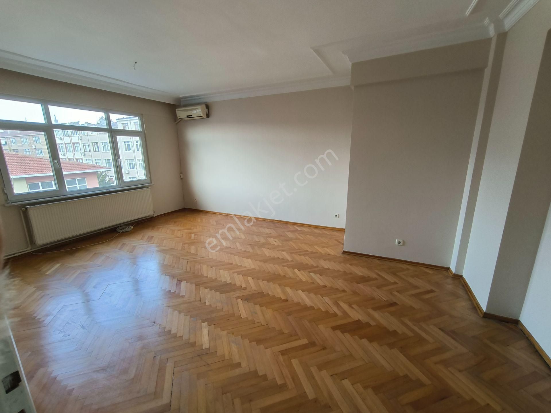 Merkezi Lokasyonda Açık Otoparklı 3+1 Temiz Satılık Daire