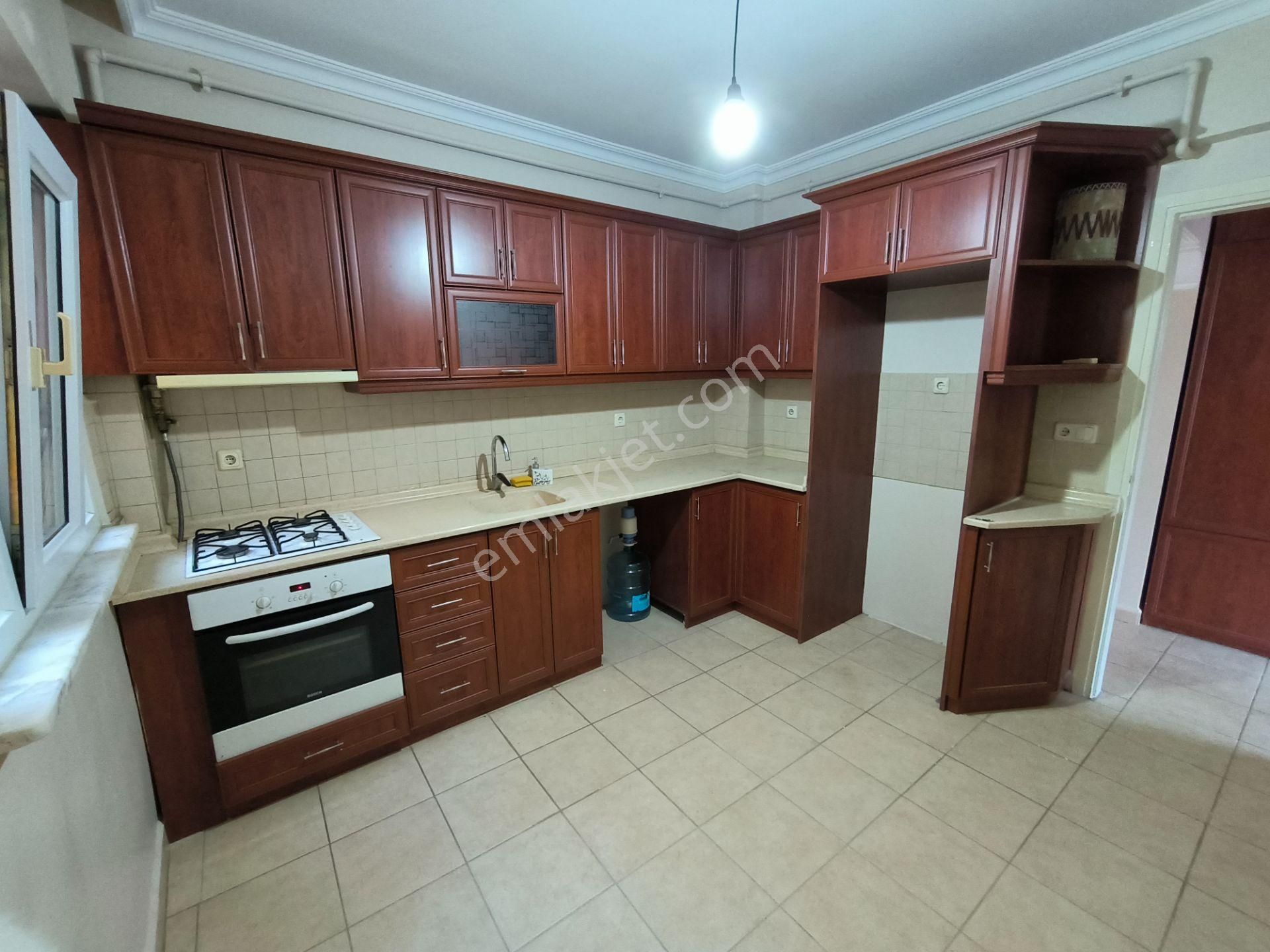 Merkezi Lokasyonda Açık Otoparklı 3+1 Temiz Satılık Daire - Görsel 6