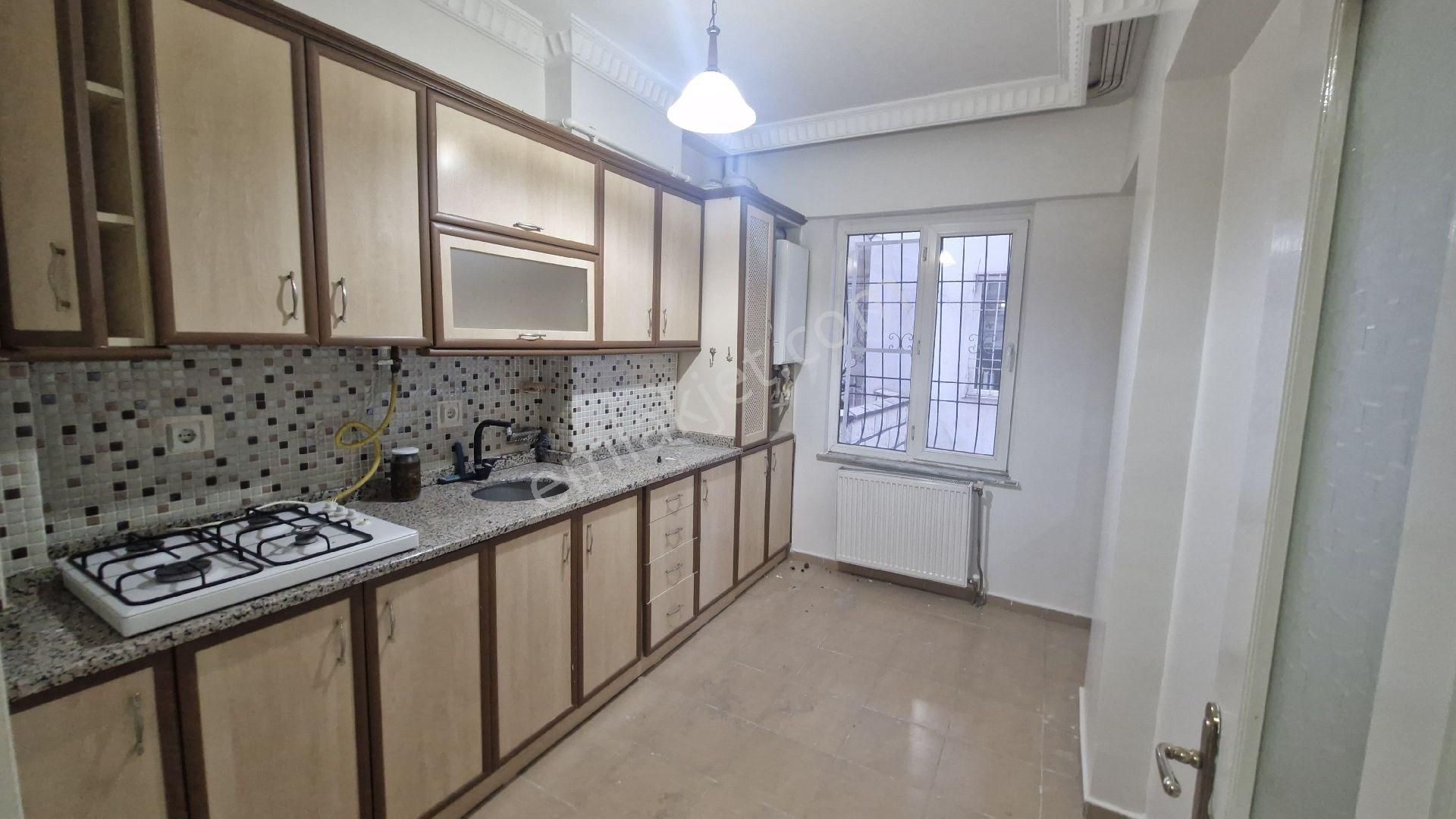 Binevler'de 3+1 Balkonlu Hasarisiz K.uygun Yüksek Giriş Daire - Görsel 2