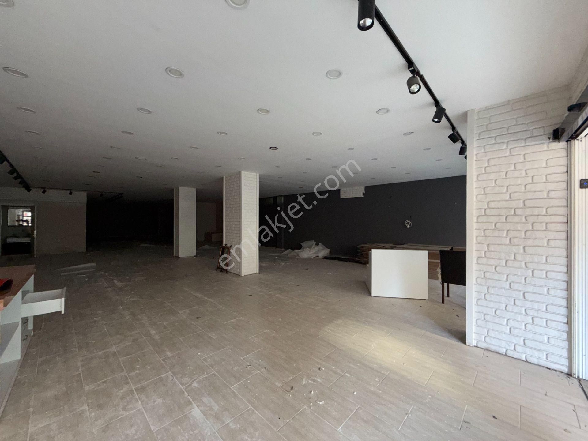 Seferihisar Ana Cadde Üzerinde Cam Vitrinli 350 M² Kiralık Dükkân - Görsel 7