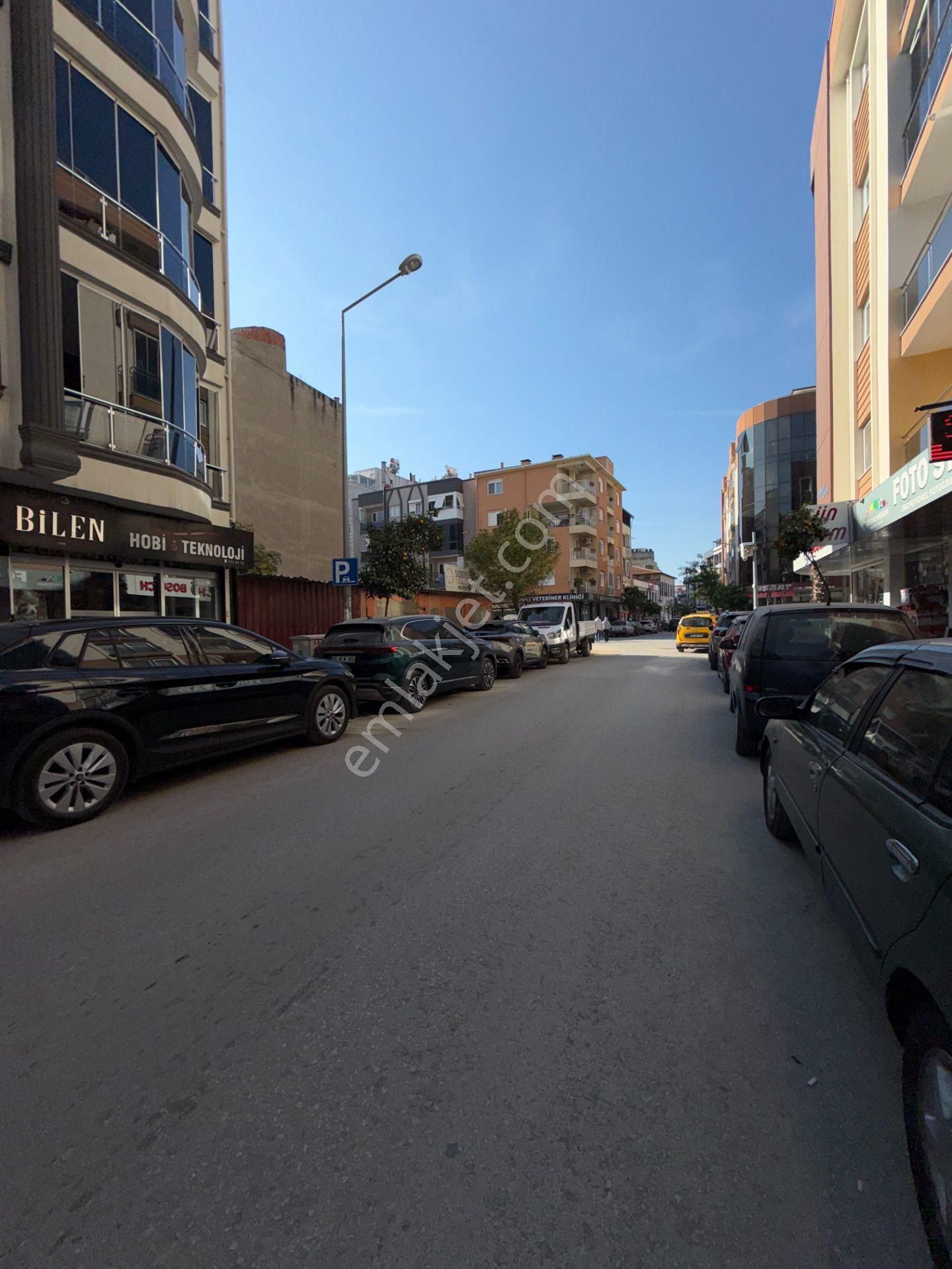 Seferihisar Ana Cadde Üzerinde Cam Vitrinli 350 M² Kiralık Dükkân - Görsel 14