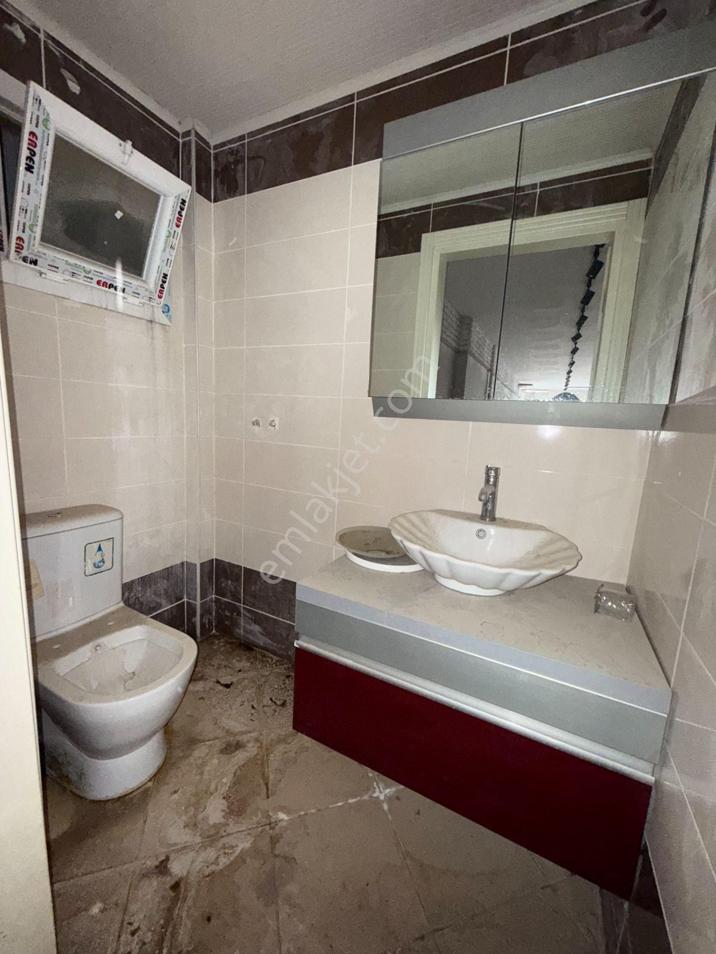 Seferihisar Ana Cadde Üzerinde Cam Vitrinli 350 M² Kiralık Dükkân - Görsel 11