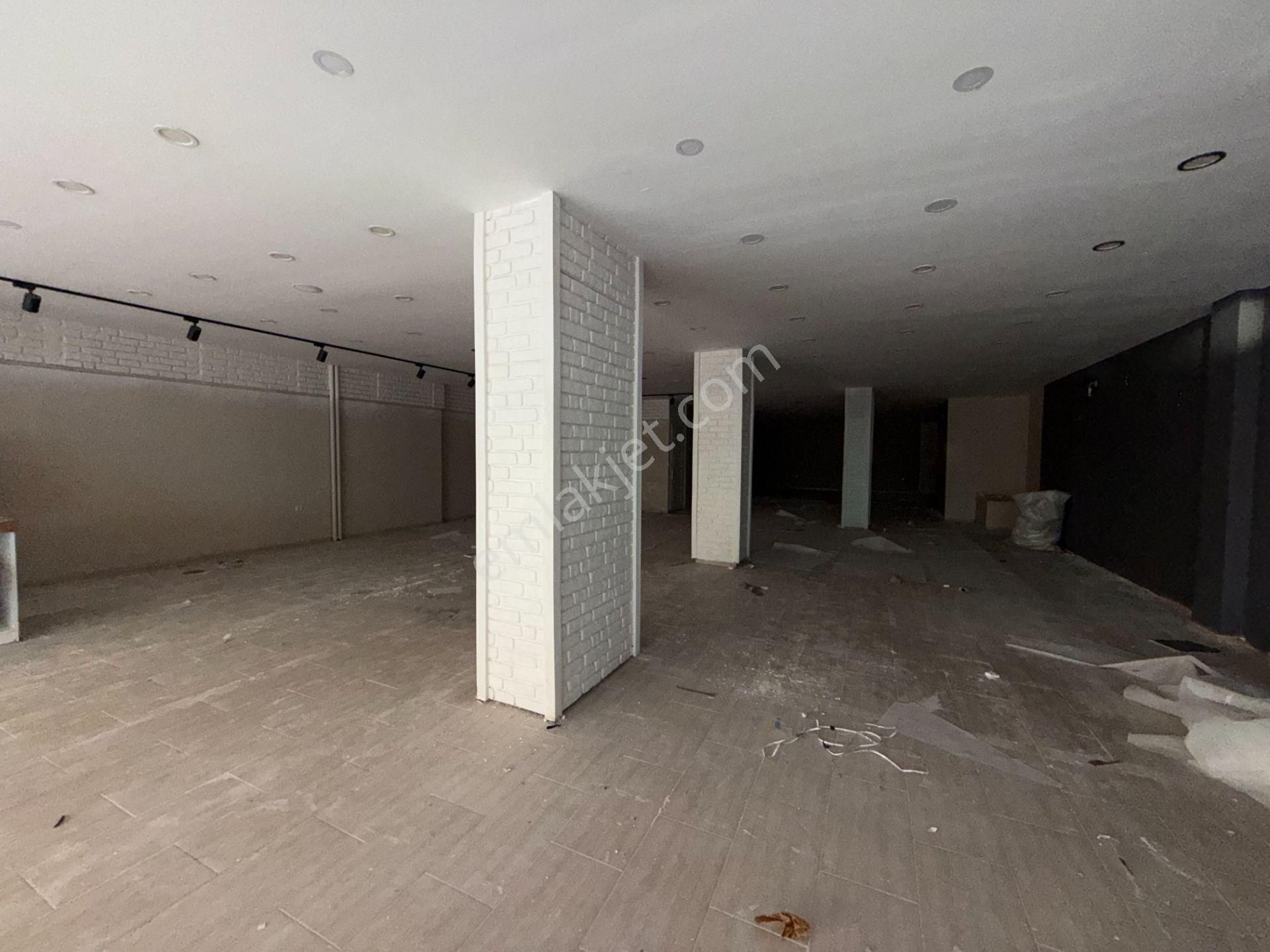 Seferihisar Ana Cadde Üzerinde Cam Vitrinli 350 M² Kiralık Dükkân - Görsel 13