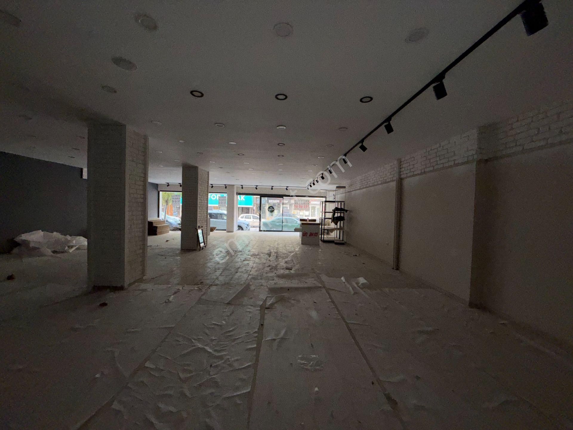Seferihisar Ana Cadde Üzerinde Cam Vitrinli 350 M² Kiralık Dükkân - Görsel 10