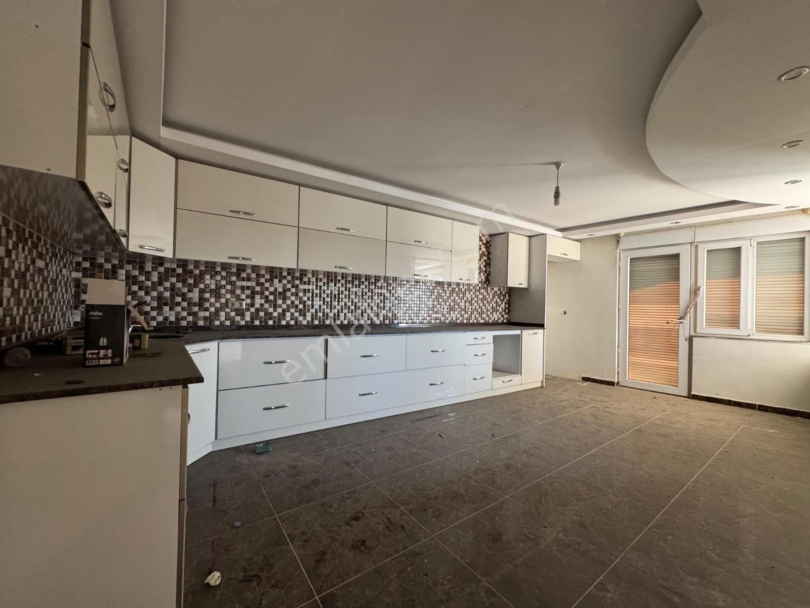 Serik, Yeni Mahalle'de, Eşsiz Konumda, Satılık 7+1 Dubleks Daire