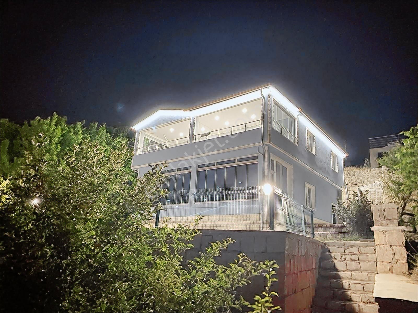 Çevril Mh. Baraj Manzaralı Kaçırılmayacak Satılık Villa