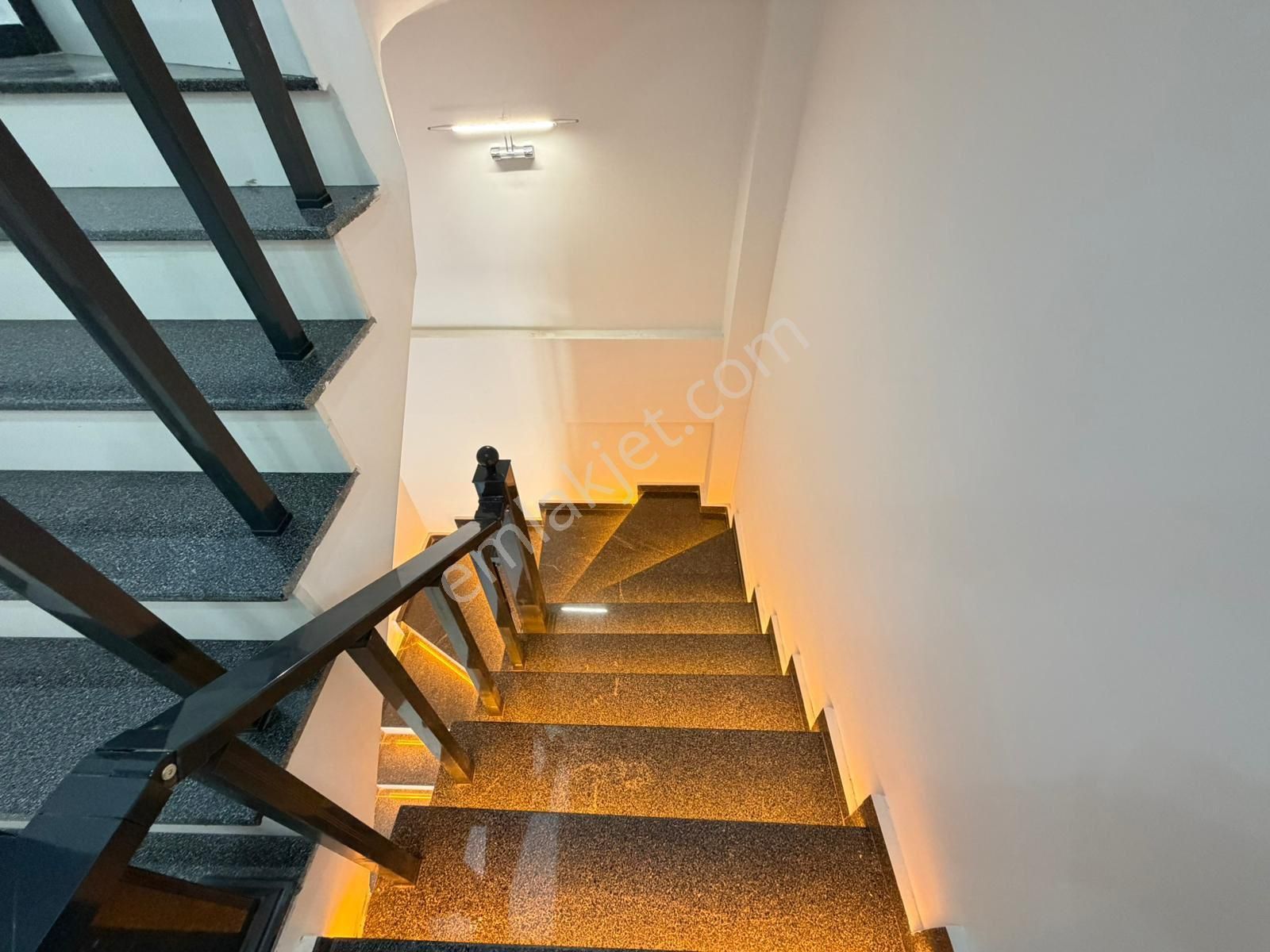 Efeler’de Ayrı Mutfak,tam Müstakil 4+1 Köşe Konum Villa - Görsel 13