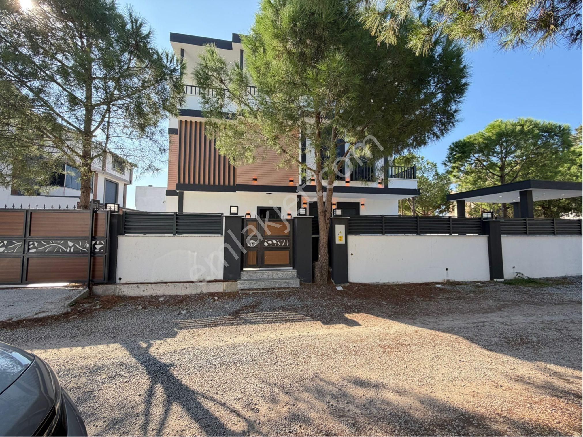 Efeler’de Ayrı Mutfak,tam Müstakil 4+1 Köşe Konum Villa - Görsel 19