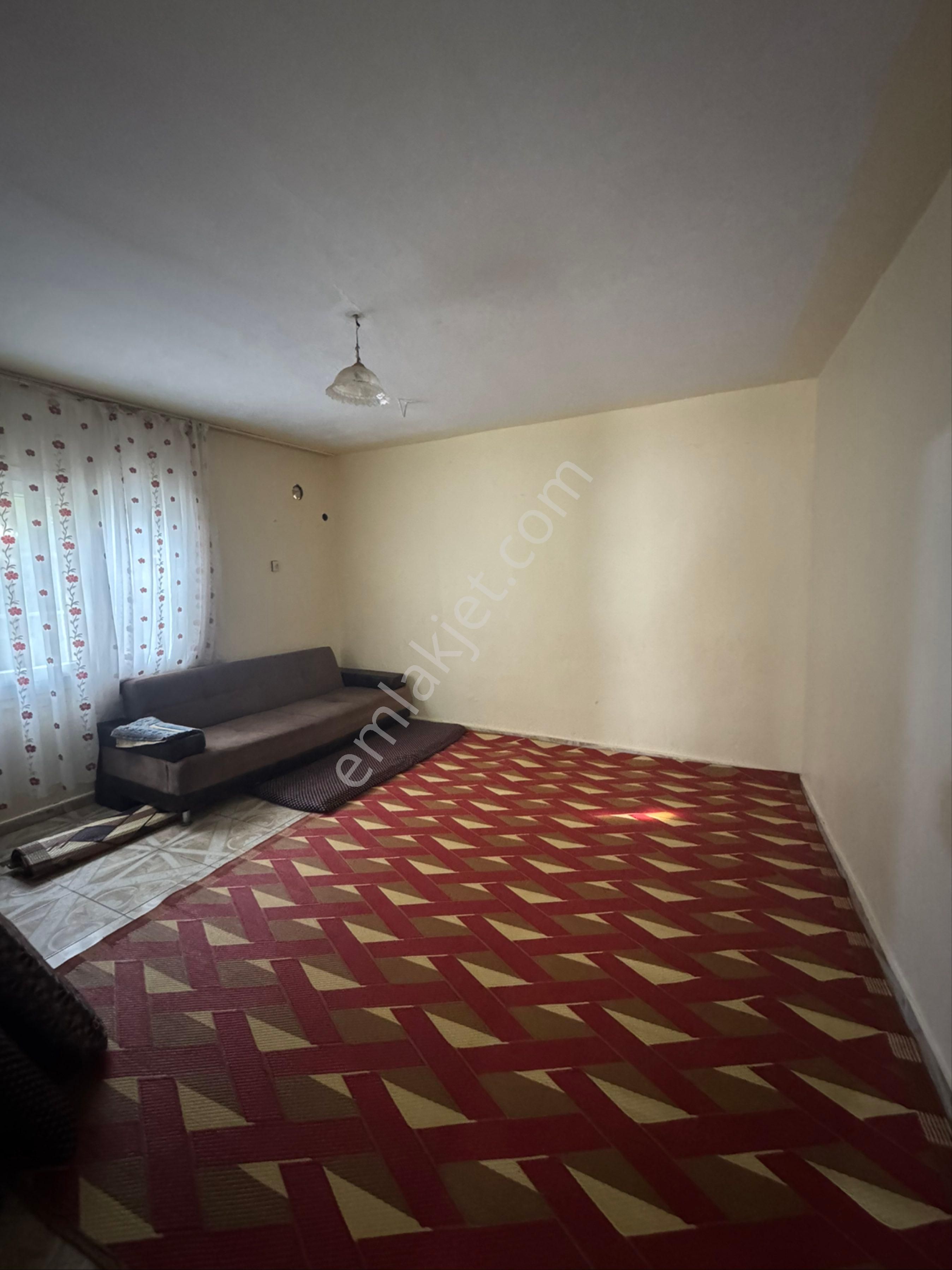 Şakirpaşa Uçak Mahallesinde Tek Katlı Bahçeli Müstakil Ev - Görsel 13