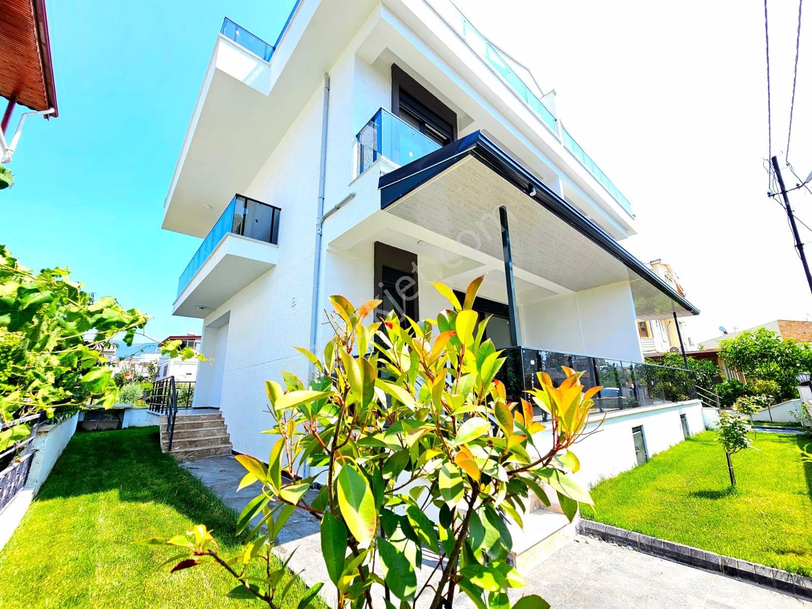 ▶ ▶ Akçay Körfez'den Denize Sadece 50 Metre Olan Bu Villayı Kaçırmayın!!