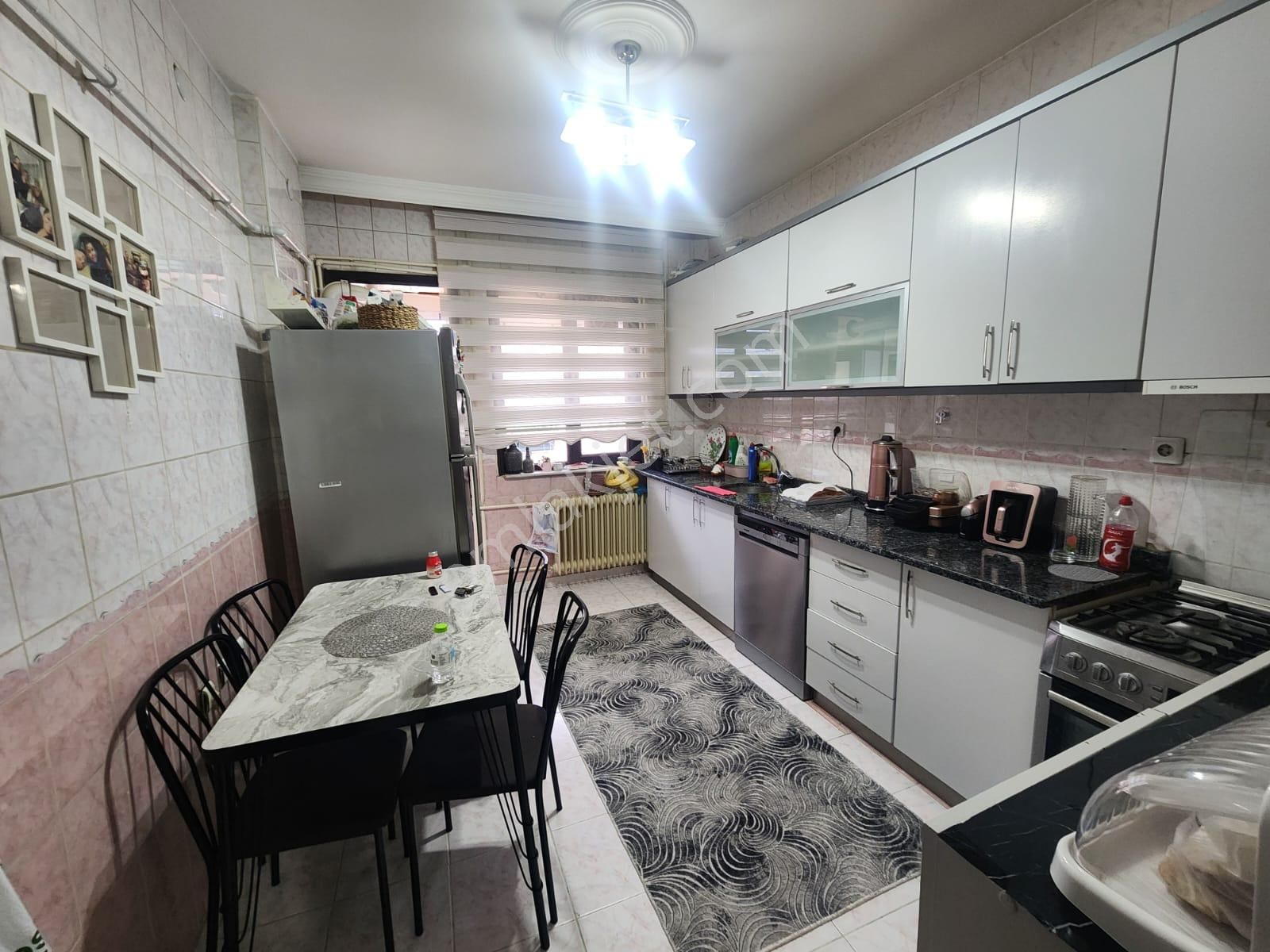 Selçuklu Nişantaşı Mahallesinde Cadde Üzeri 3+1 Arakat Satılık Daire