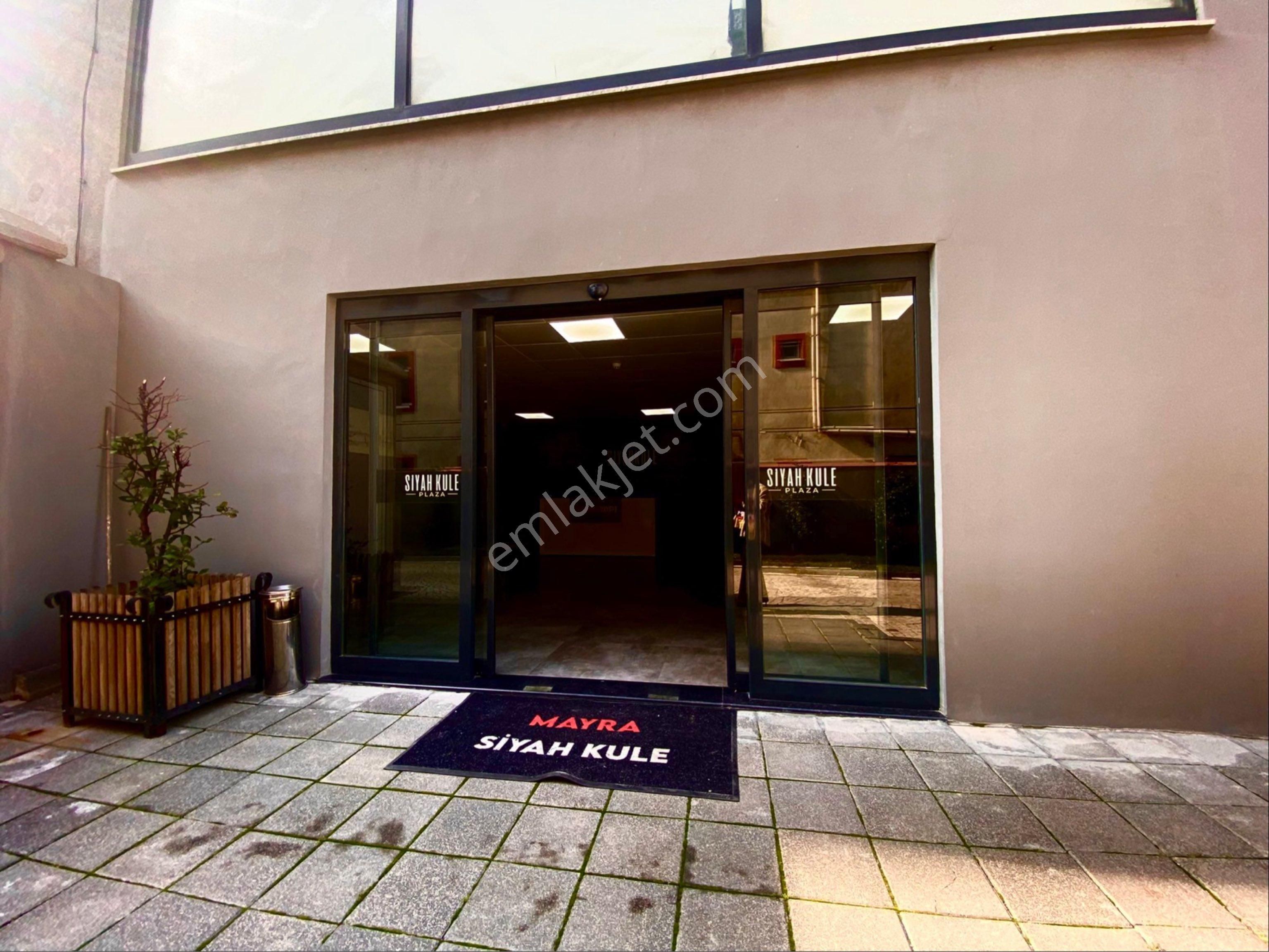 Güneşli Siyah Kule Plaza'da Şehir Manzaralı Eşyalı Hazır Ofis - Görsel 6
