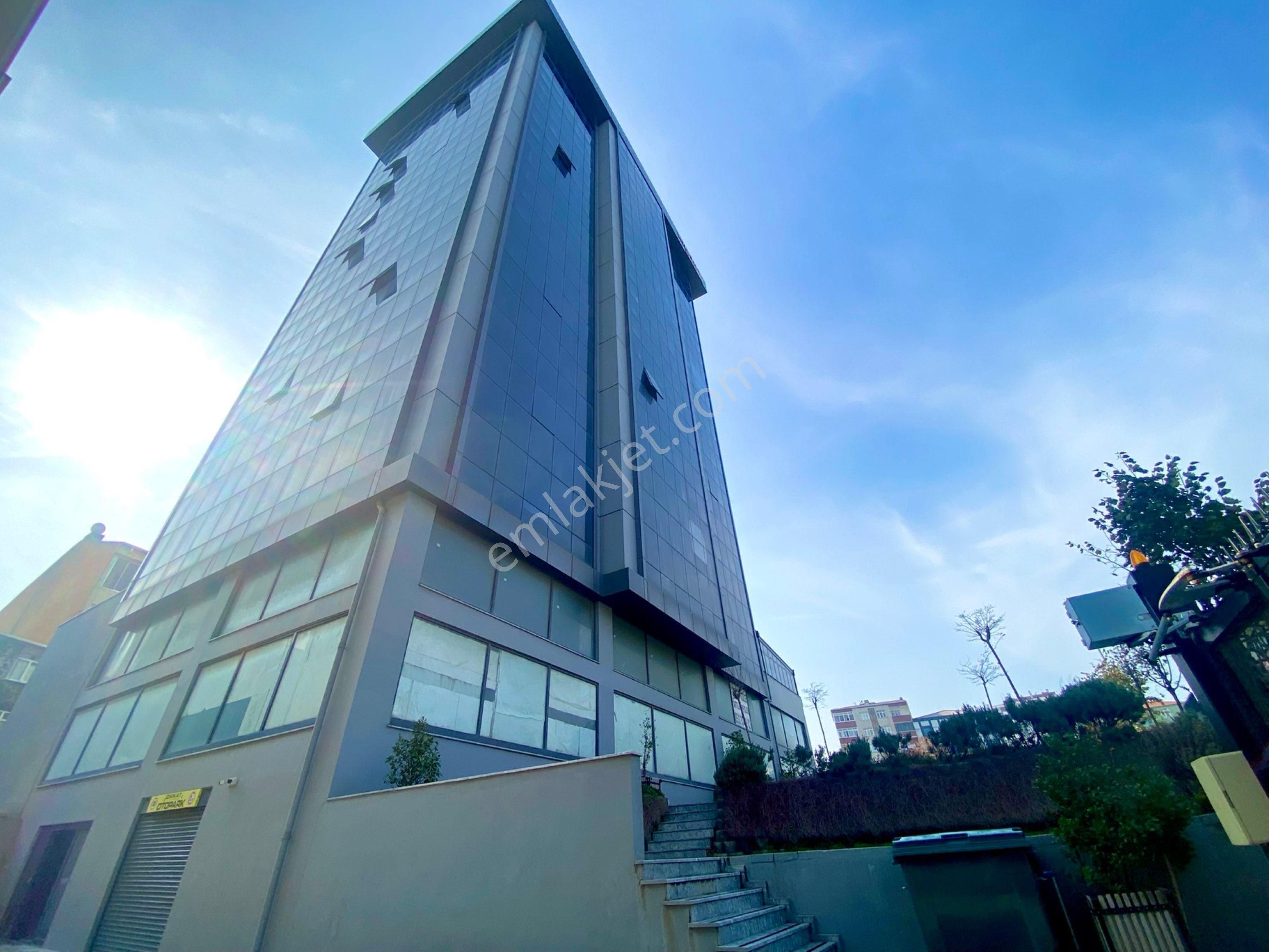 Güneşli Siyah Kule Plaza'da Şehir Manzaralı Eşyalı Hazır Ofis - Görsel 10