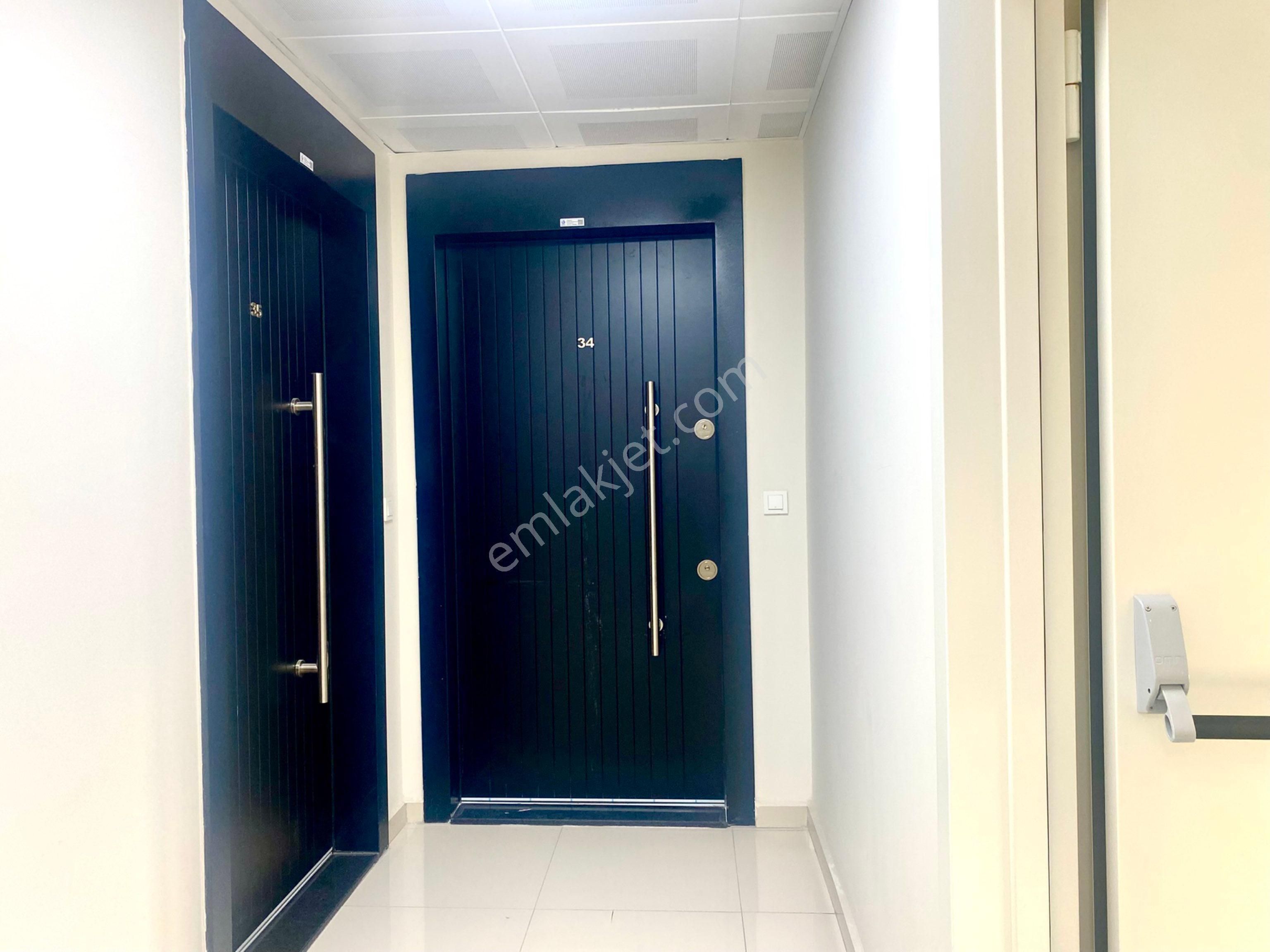 Güneşli Siyah Kule Plaza'da Şehir Manzaralı Eşyalı Hazır Ofis - Görsel 11