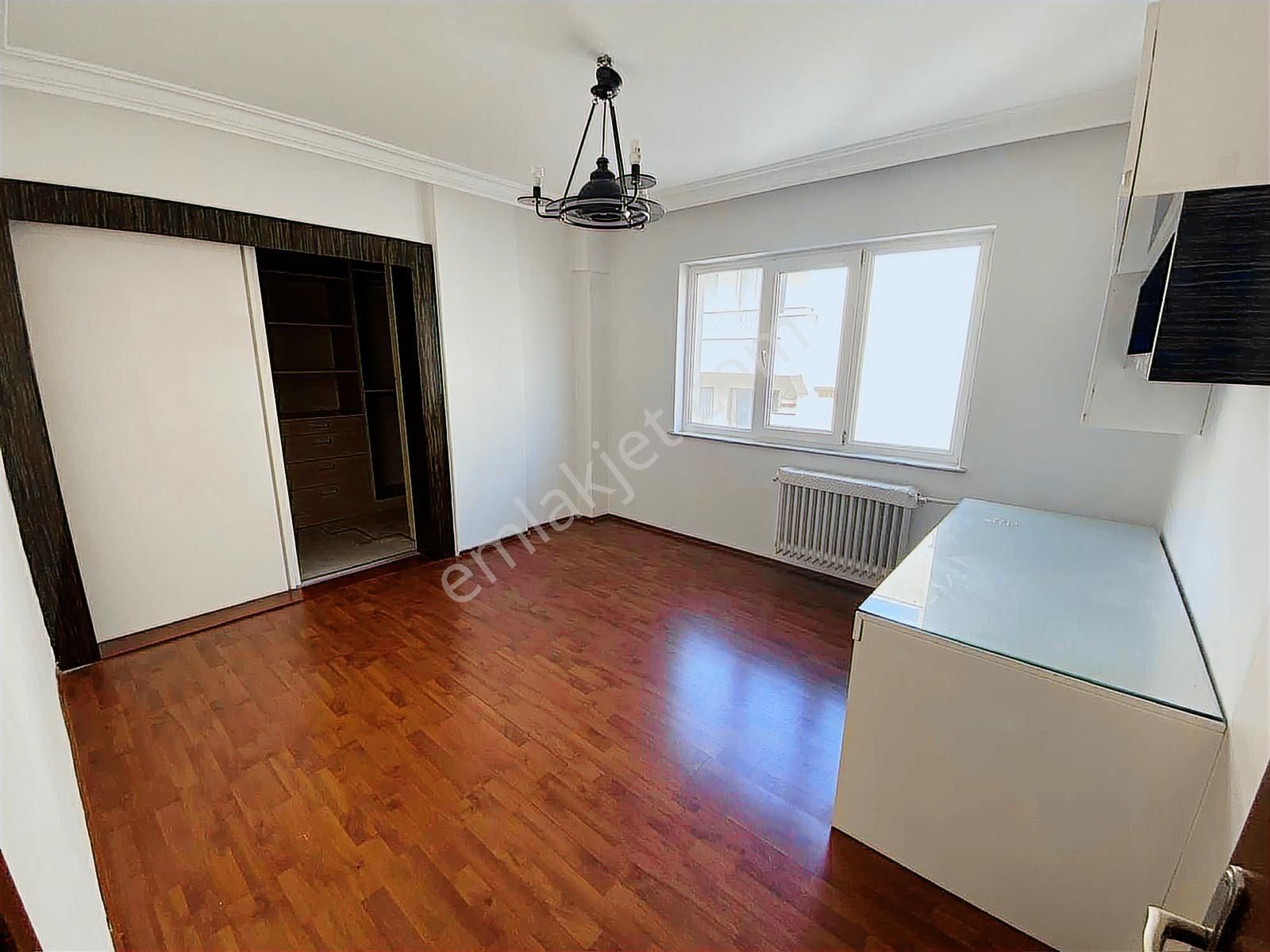 Çamlık'ta Park Cepheli Giy. Odalı Geniş Arakat 3+1 Daire - Görsel 11