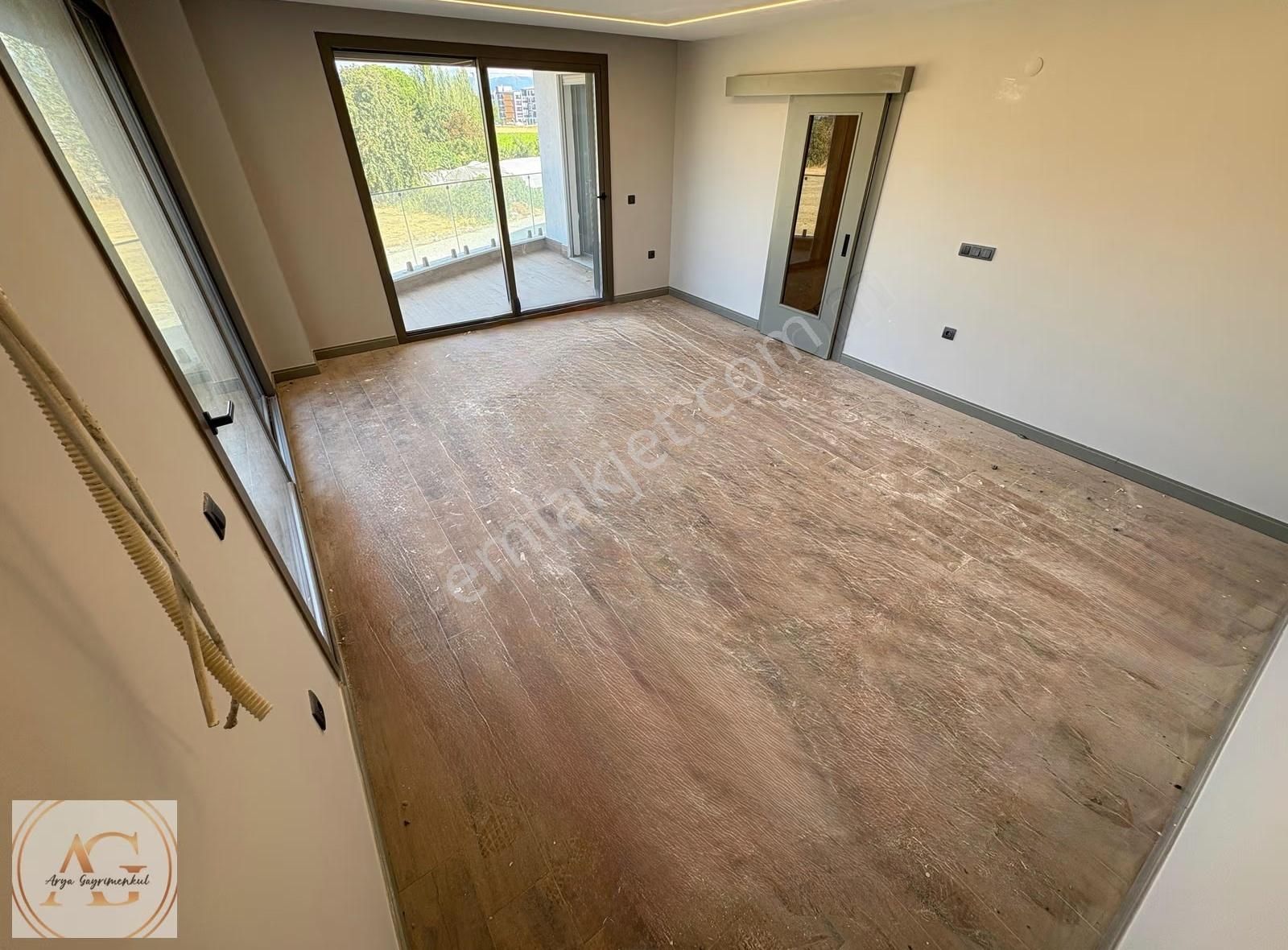 Arya'dan Muhteşem Tasarımlı 3+1 Havuzlu Otoparklı Lüks Daire - Görsel 24