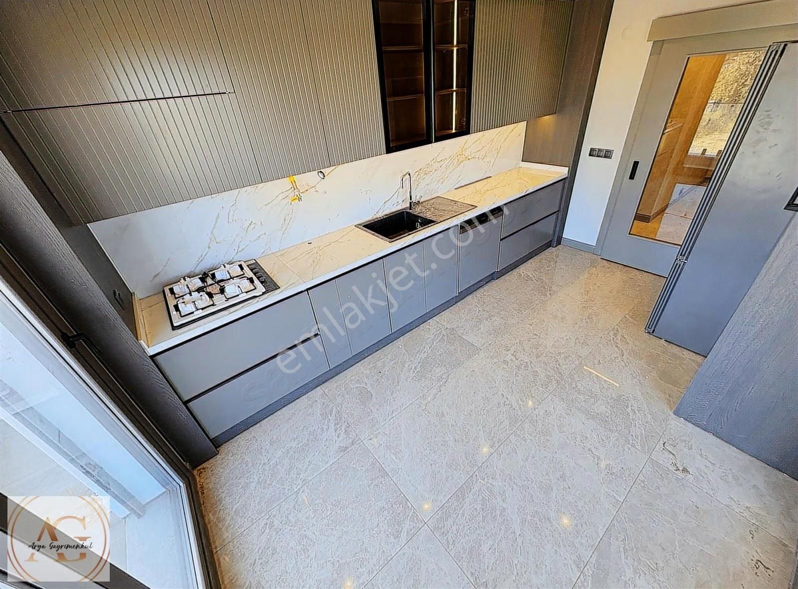 Arya'dan Muhteşem Tasarımlı 3+1 Havuzlu Otoparklı Lüks Daire - Görsel 8