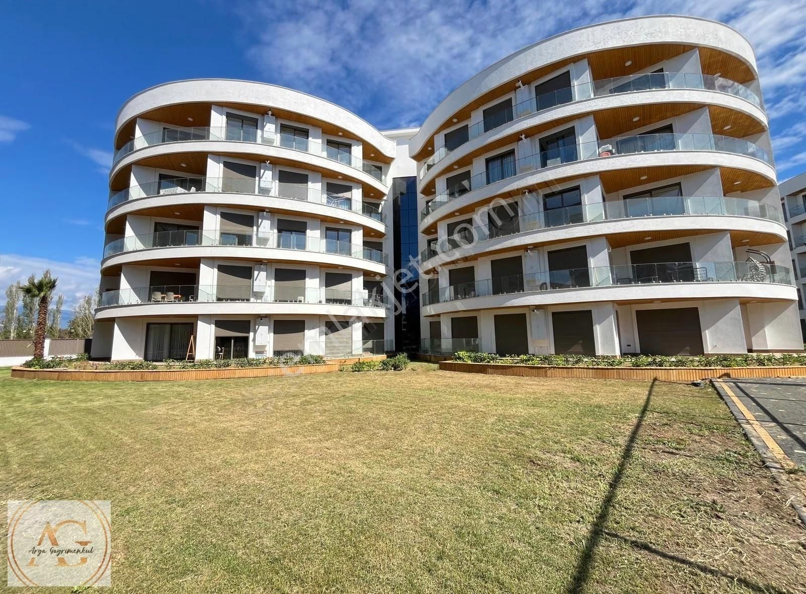 Arya'dan Muhteşem Tasarımlı 3+1 Havuzlu Otoparklı Lüks Daire - Görsel 19