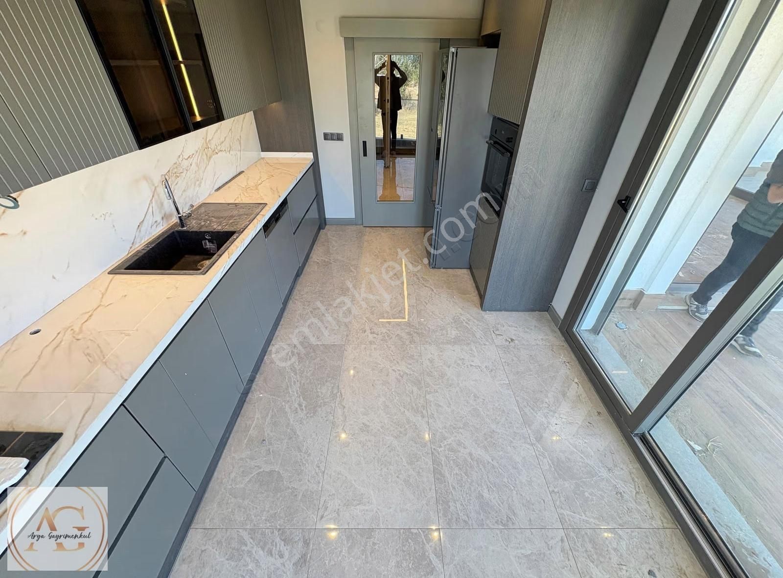 Arya'dan Muhteşem Tasarımlı 3+1 Havuzlu Otoparklı Lüks Daire - Görsel 22