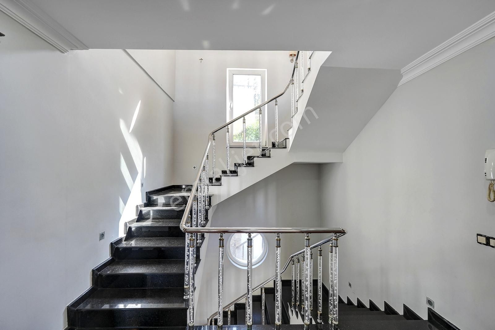 Acarkent'de Satılık, Çok Özel Konumlu Boğaz Manzaralı Br Villa.. - Görsel 12