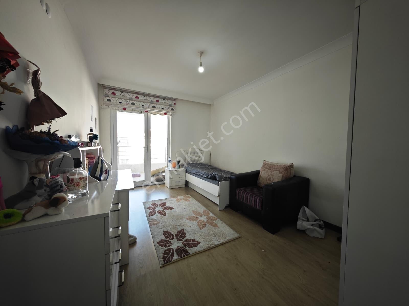 Feridunçelik'te Cadde Üzerinde Asansörlü Yapılı 3+1 Katta Satılık Daire !! - Görsel 12