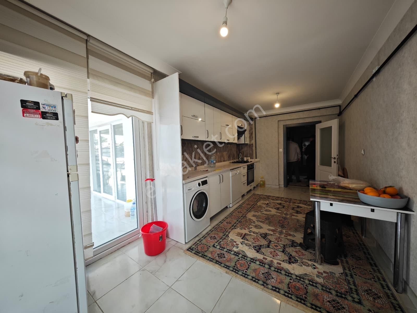 Feridunçelik'te Cadde Üzerinde Asansörlü Yapılı 3+1 Katta Satılık Daire !! - Görsel 4