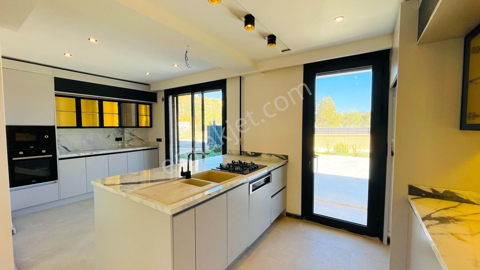 Böylesi Zor Bulunur | Yavansuda 572 M² Arsa, Özel Havuzlu Villa - Görsel 27