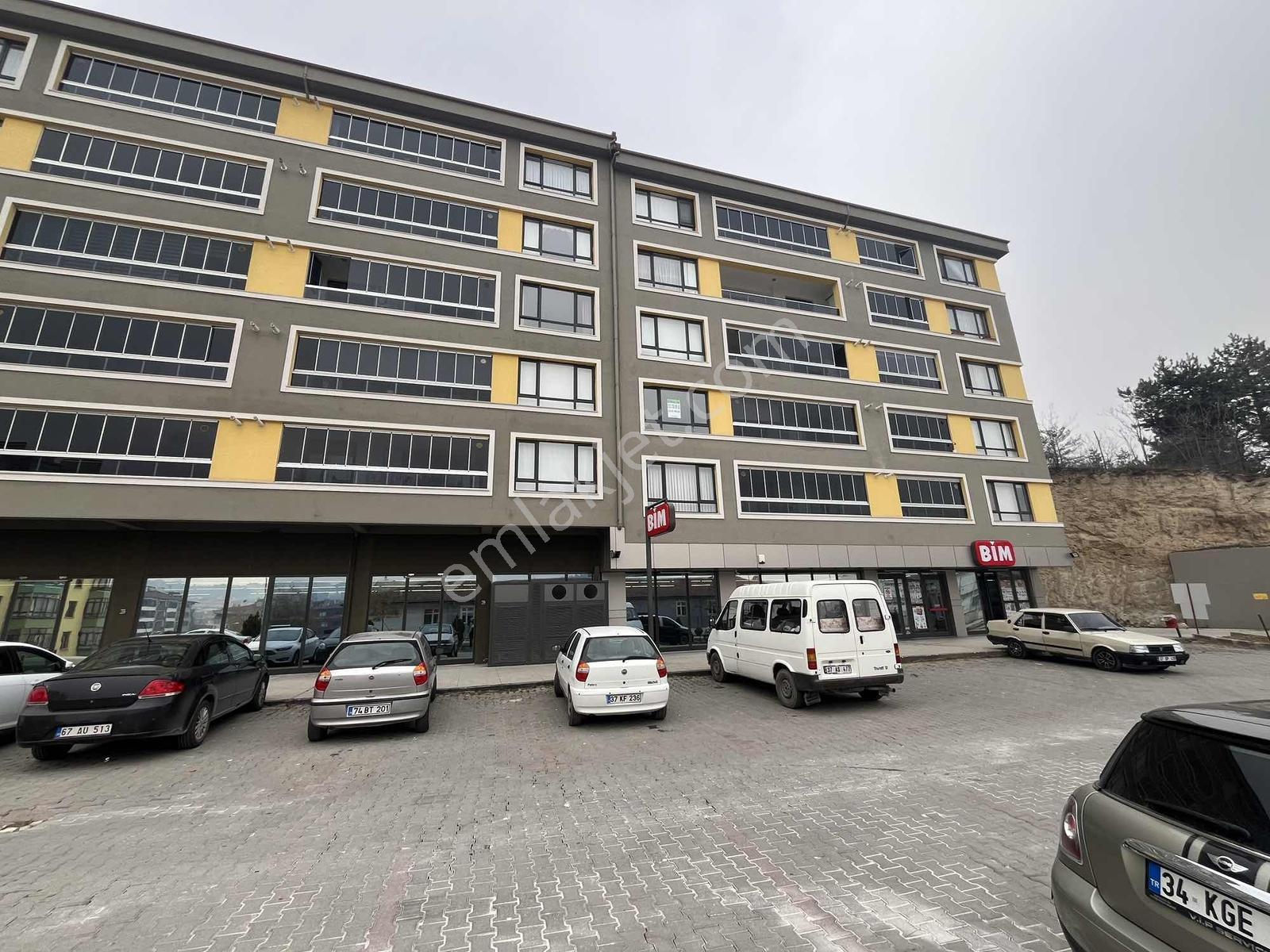 Harika Lokasyon Bakımlı Ve Temiz 3+1 - Görsel 11